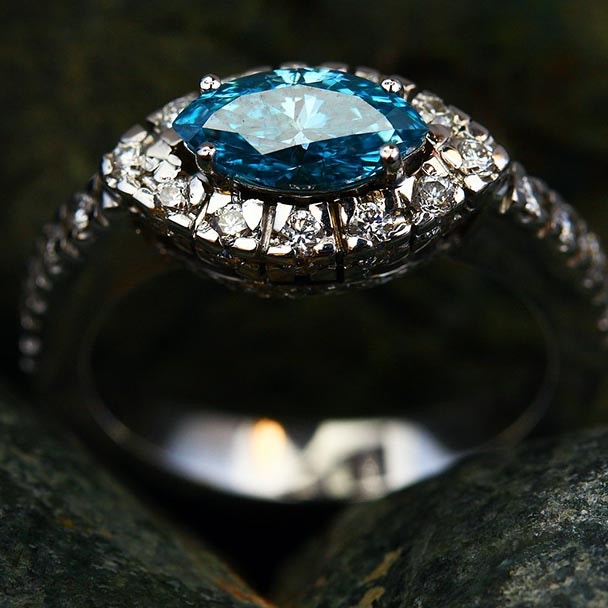 斯里蘭卡寶石商人在家挖井挖出世上最大藍寶石重半公斤值1億