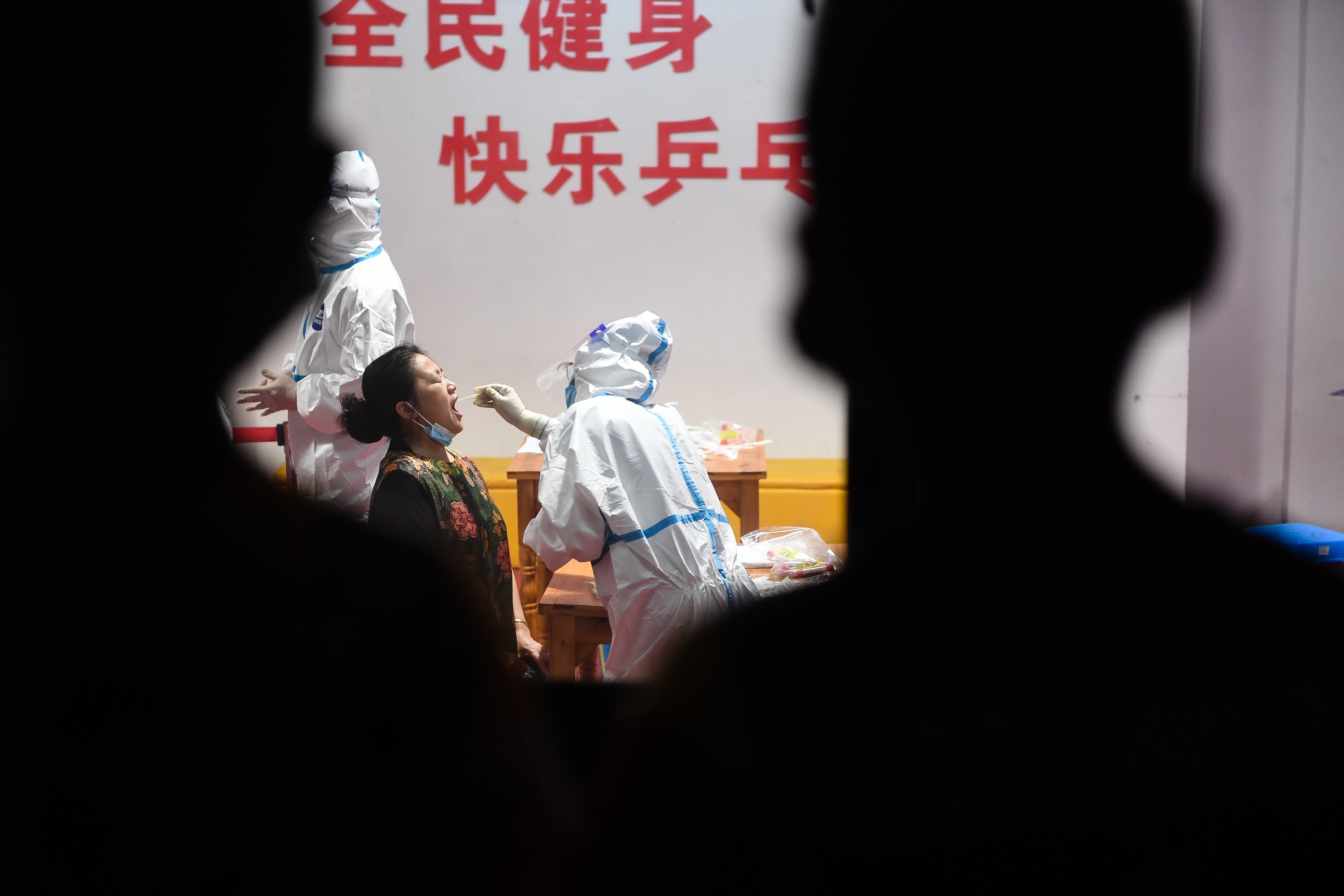 Delta變種病毒｜出現傳播次中心　鍾南山：南京可控憂張家界疫情
