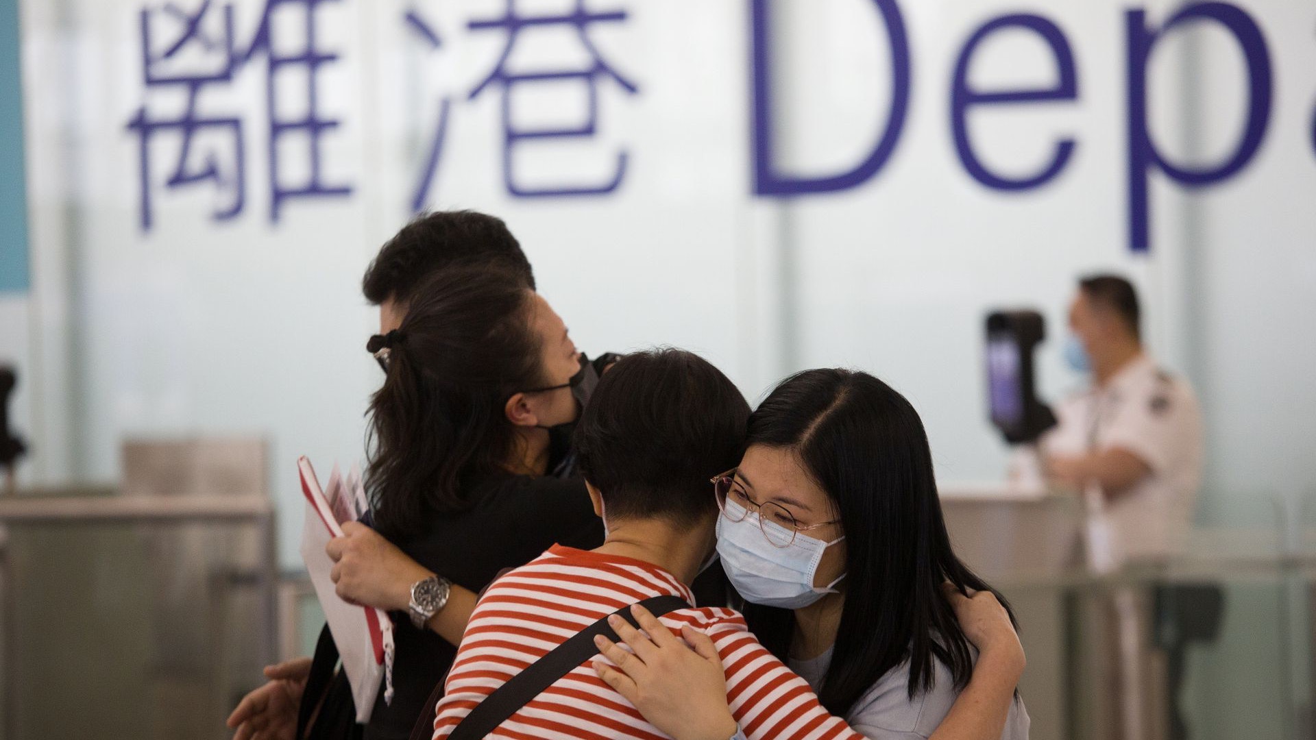 本港去年底人口740萬 2.7萬港人遷移 港府:不能與移民潮掛鈎 本港去年底人口740萬 2.7萬港人遷移 港府:不能與移民潮掛鈎