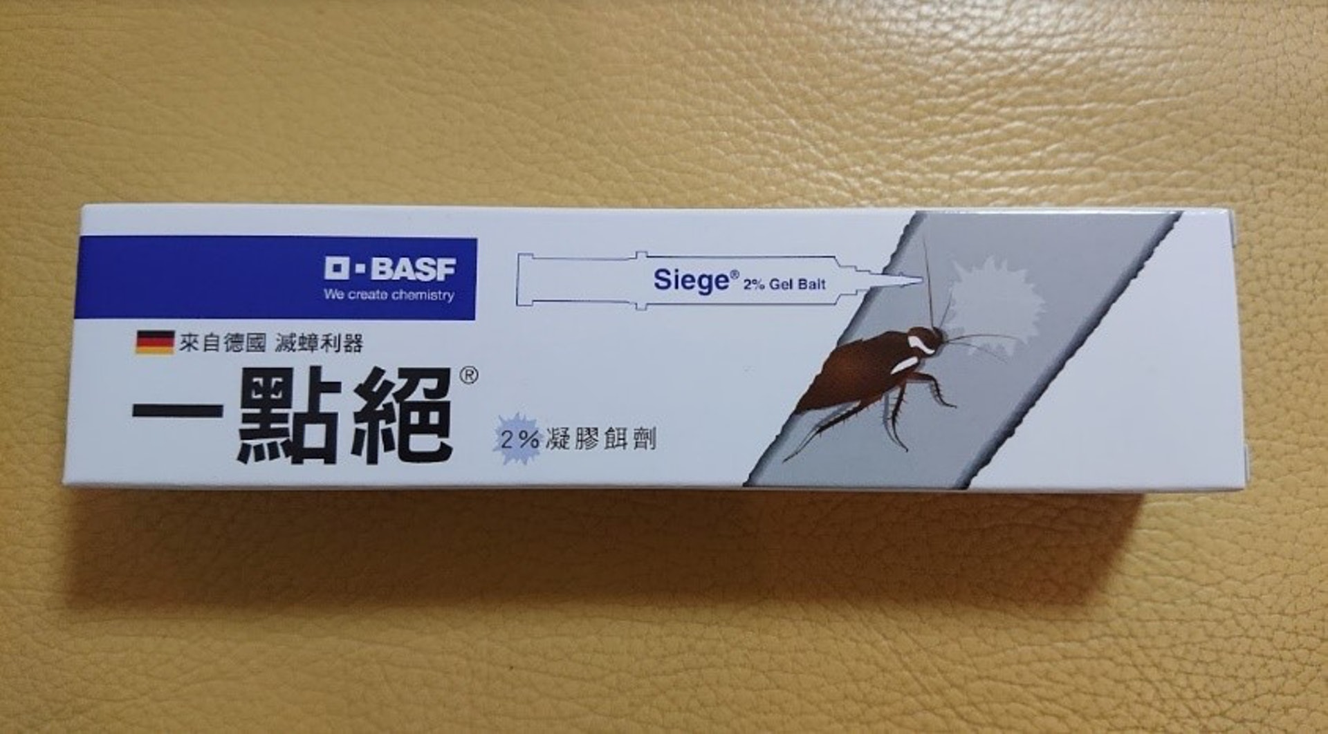 市面上有一款對付曱甴的產品,名為「凝膠餌劑」,曱甴會被帶有甜味的餌劑吸引,而主動進食,更會將「食物」帶回家,分給其他曱甴,造成連鎖殺死曱甴的效果。(紅出社授權使用)