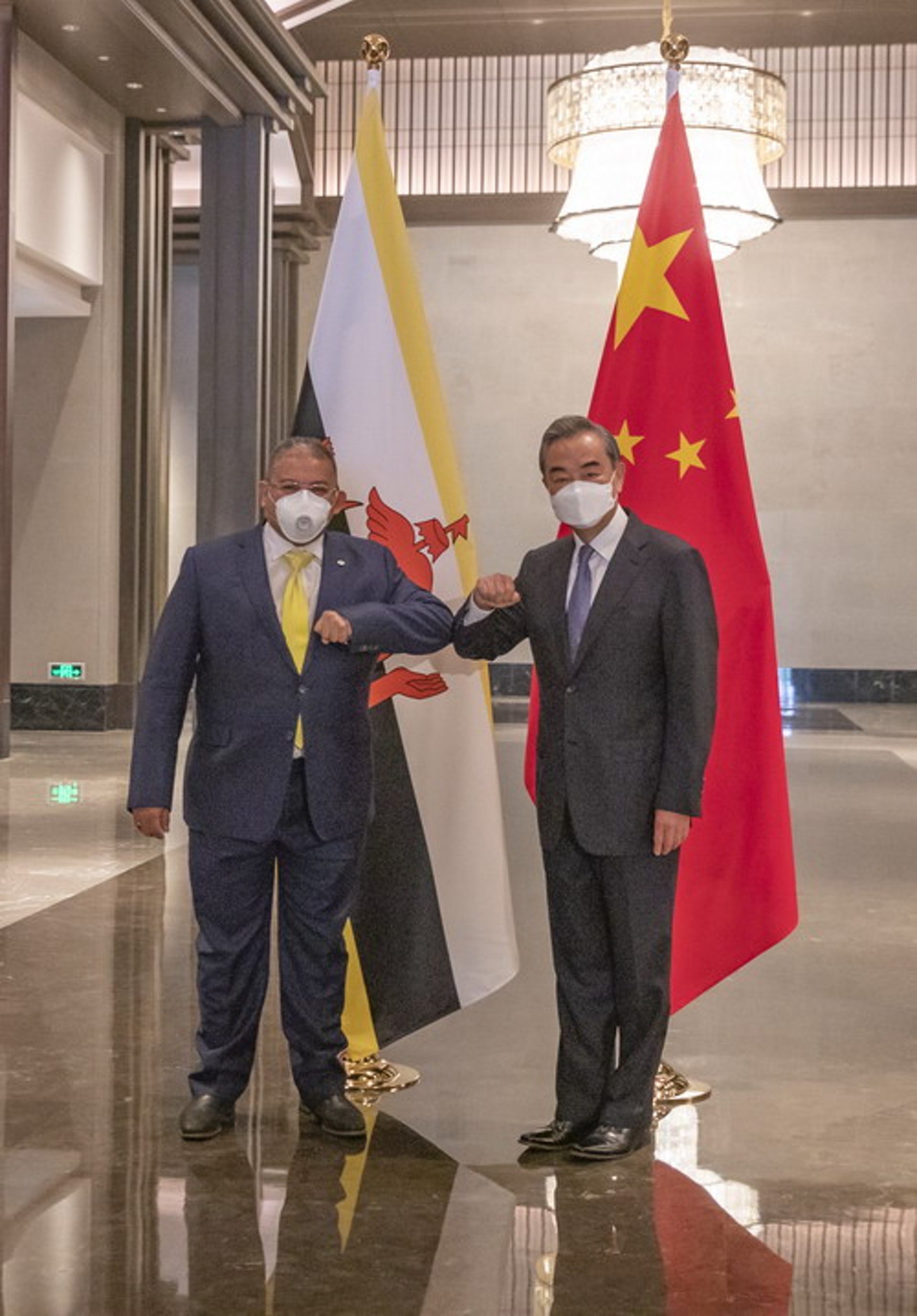 圖為2021年6月7日,中國國務委員兼外長王毅在重慶會見東盟輪值主席國汶萊外交主管部長艾瑞萬。(中國外交部網站) 圖為2021年6月7日,中國國務委員兼外長王毅在重慶會見東盟輪值主席國汶萊外交主管部長艾瑞萬。(中國外交部網站)