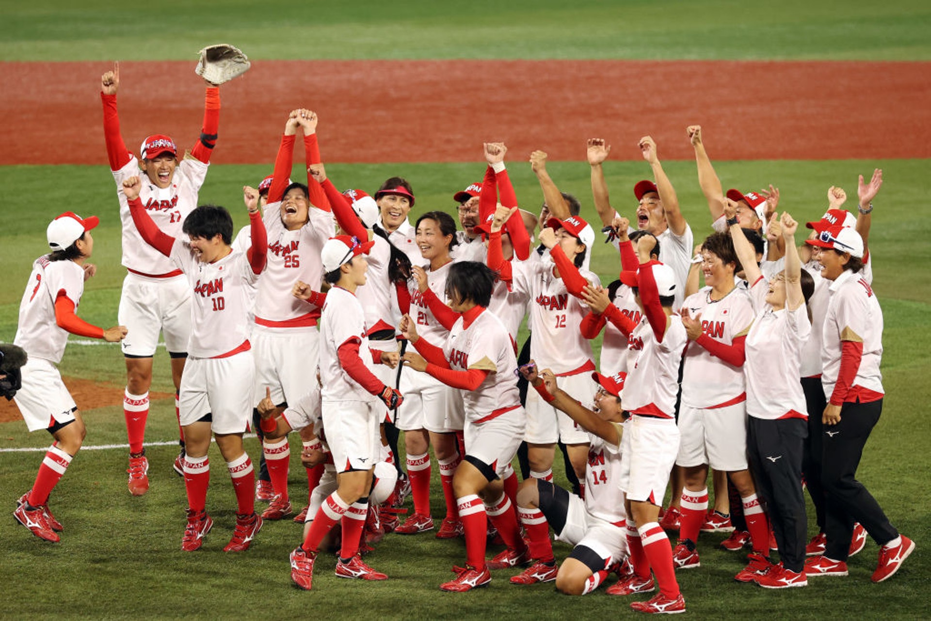 日本壘球隊擊敗美國奪得今屆奧運金牌。(Getty Images) 日本壘球隊擊敗美國奪得今屆奧運金牌。(Getty Images)