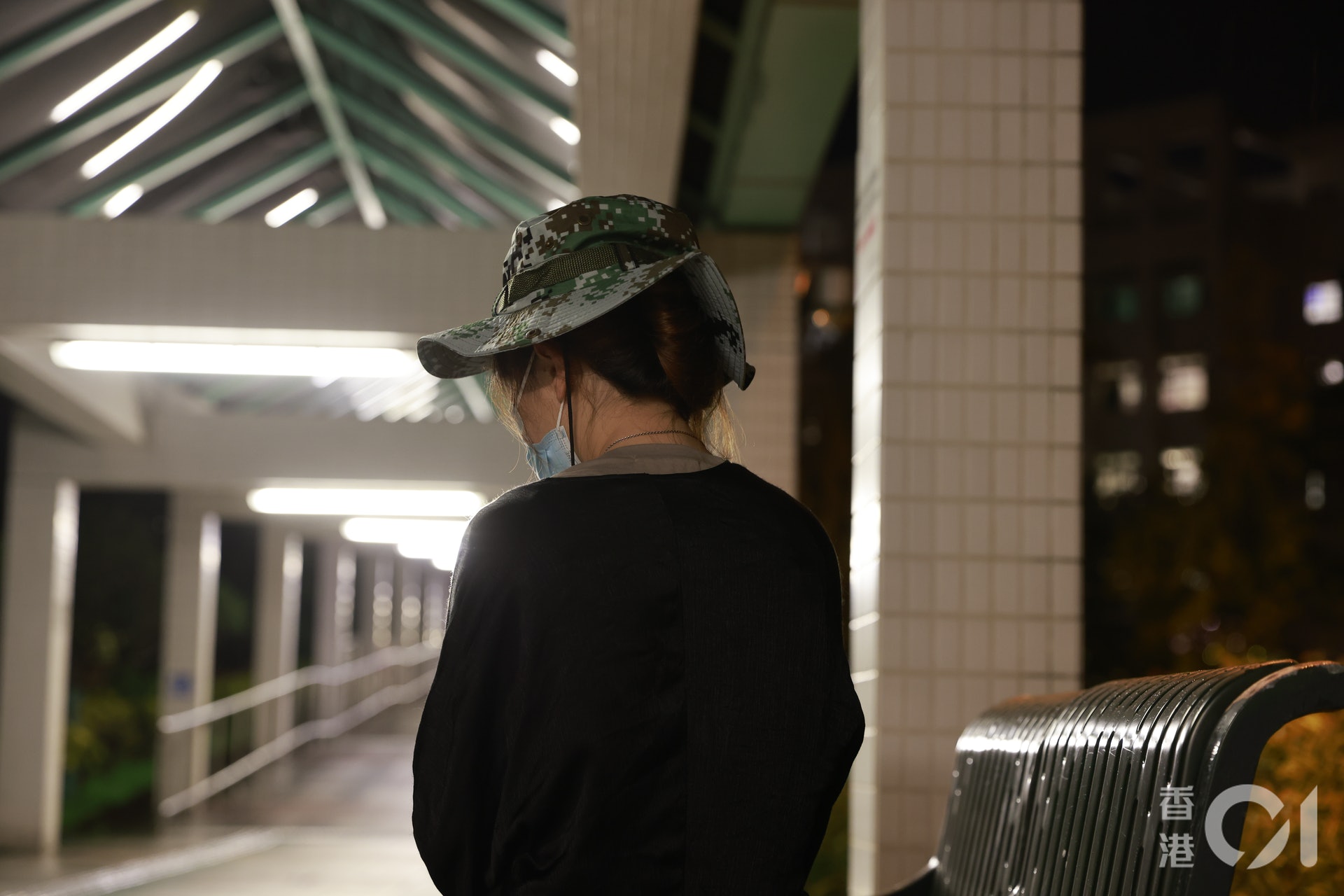曉盈原本打避孕針,醫生許嘉烽卻以為她接種科興疫苗,令她率先接種第三針,而且是「溝針」。(羅國輝攝) 曉盈原本打避孕針,醫生許嘉烽卻以為她接種科興疫苗,令她率先接種第三針,而且是「溝針」。(羅國輝攝)