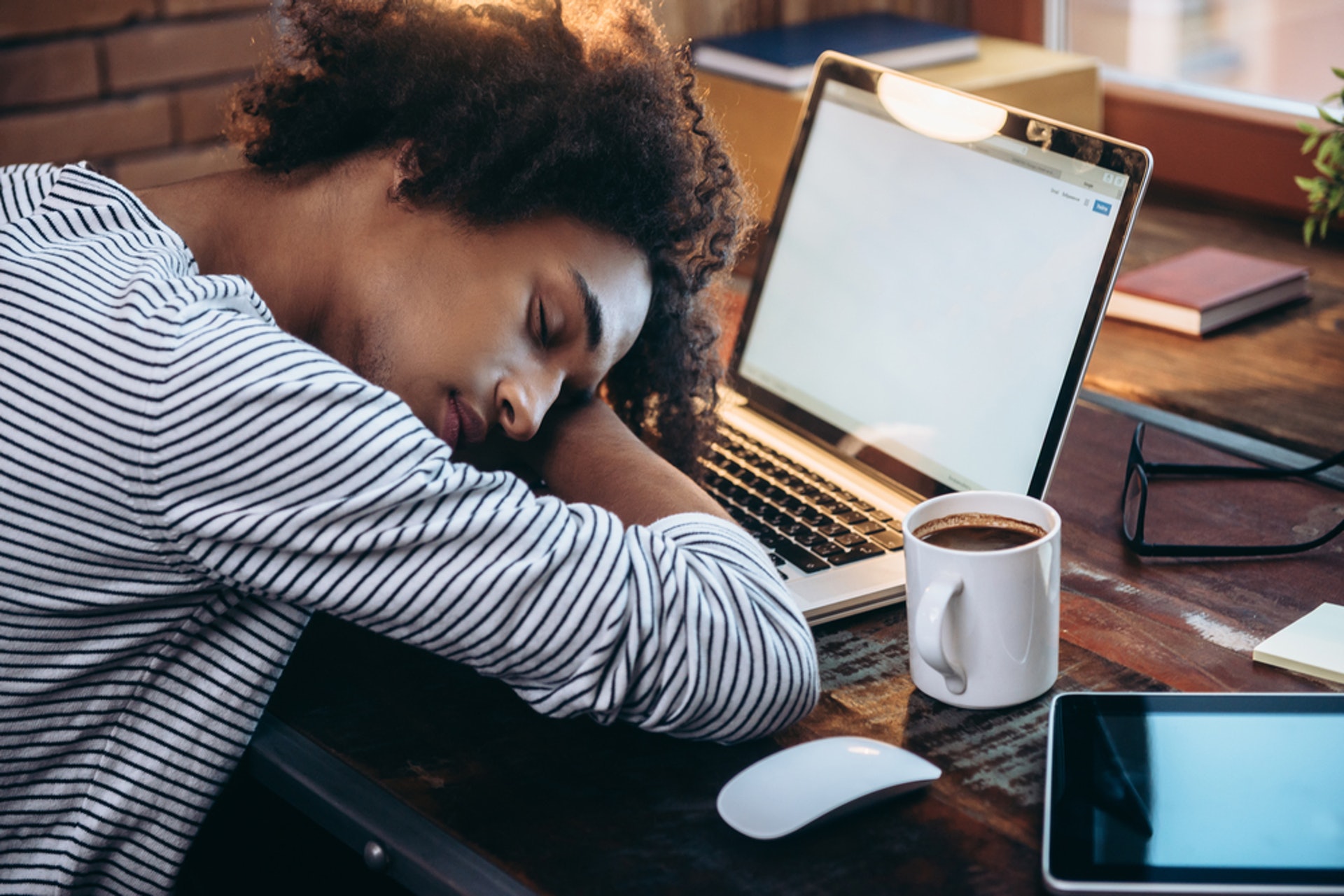 飲咖啡後立即小睡20至30分鐘，加強提神效果。（圖片：SleepScore Labs）