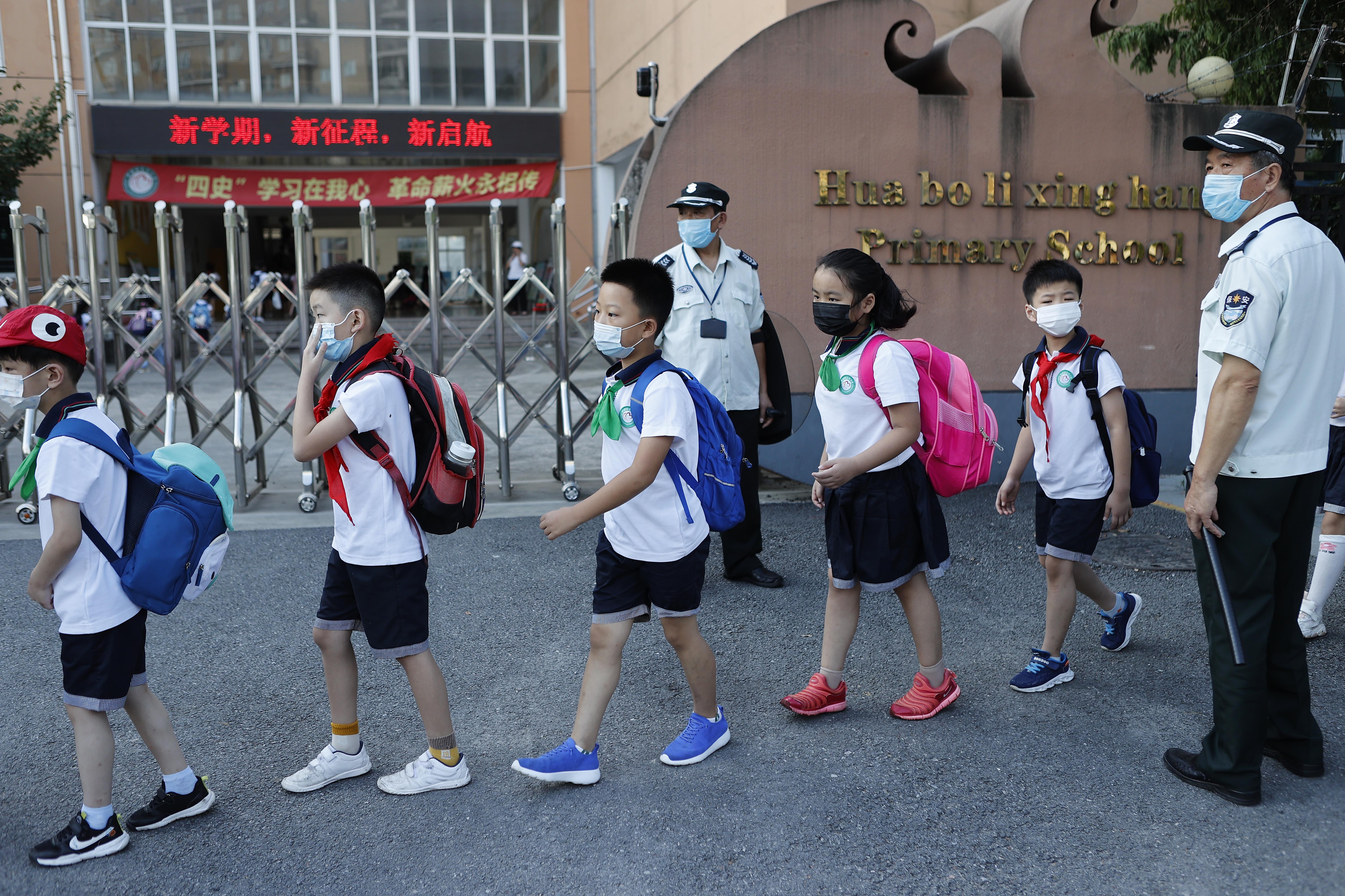 教育雙減 上海小學期末不考英語科禁學校購買未經審查教科書