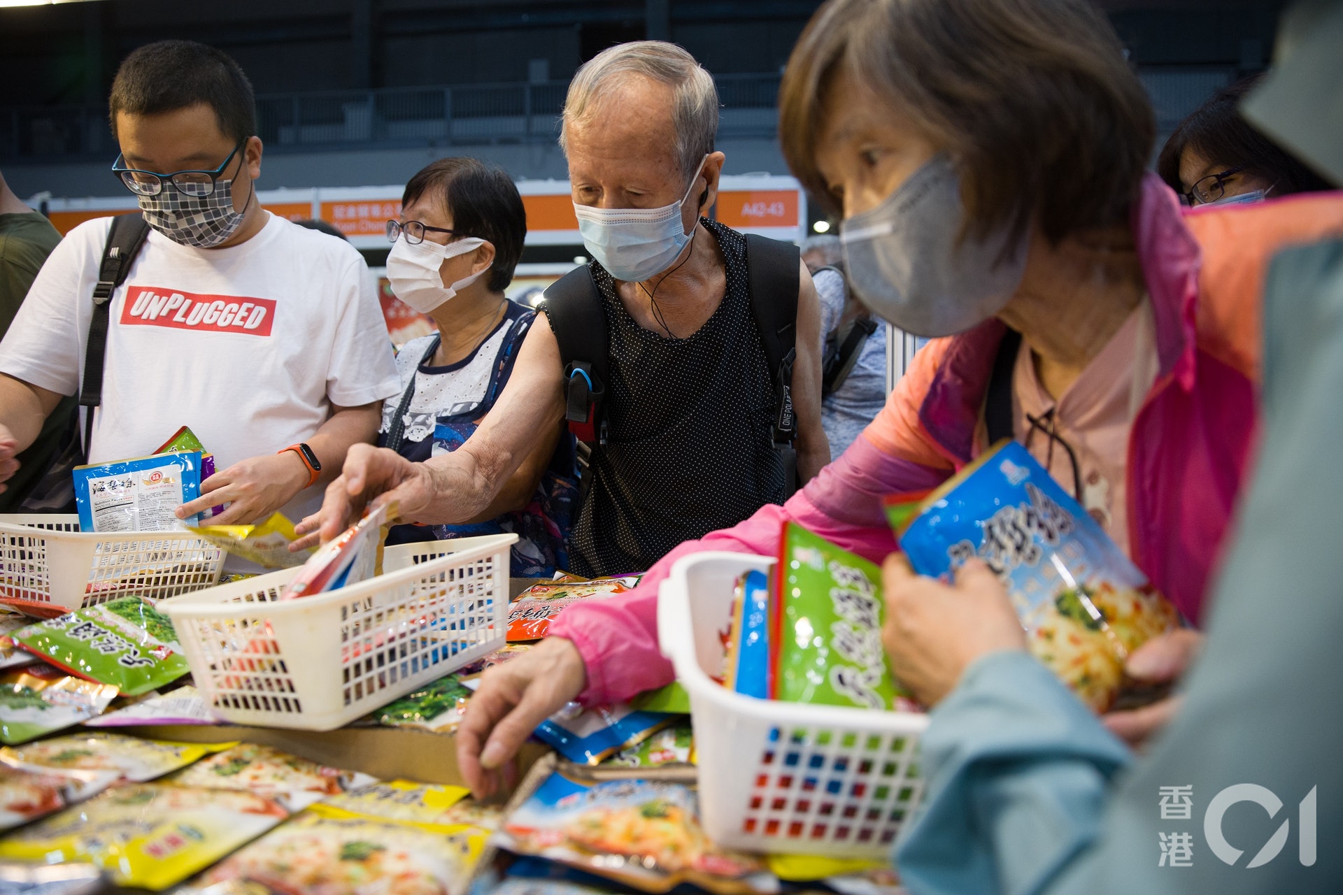 由廠商會主辦的「2021工展會購物節」,今屆首度移師至亞洲國際博覽館,由8月6日起一連三日舉行。(梁鵬威攝) 由廠商會主辦的「2021工展會購物節」,今屆首度移師至亞洲國際博覽館,由8月6日起一連三日舉行。(梁鵬威攝)