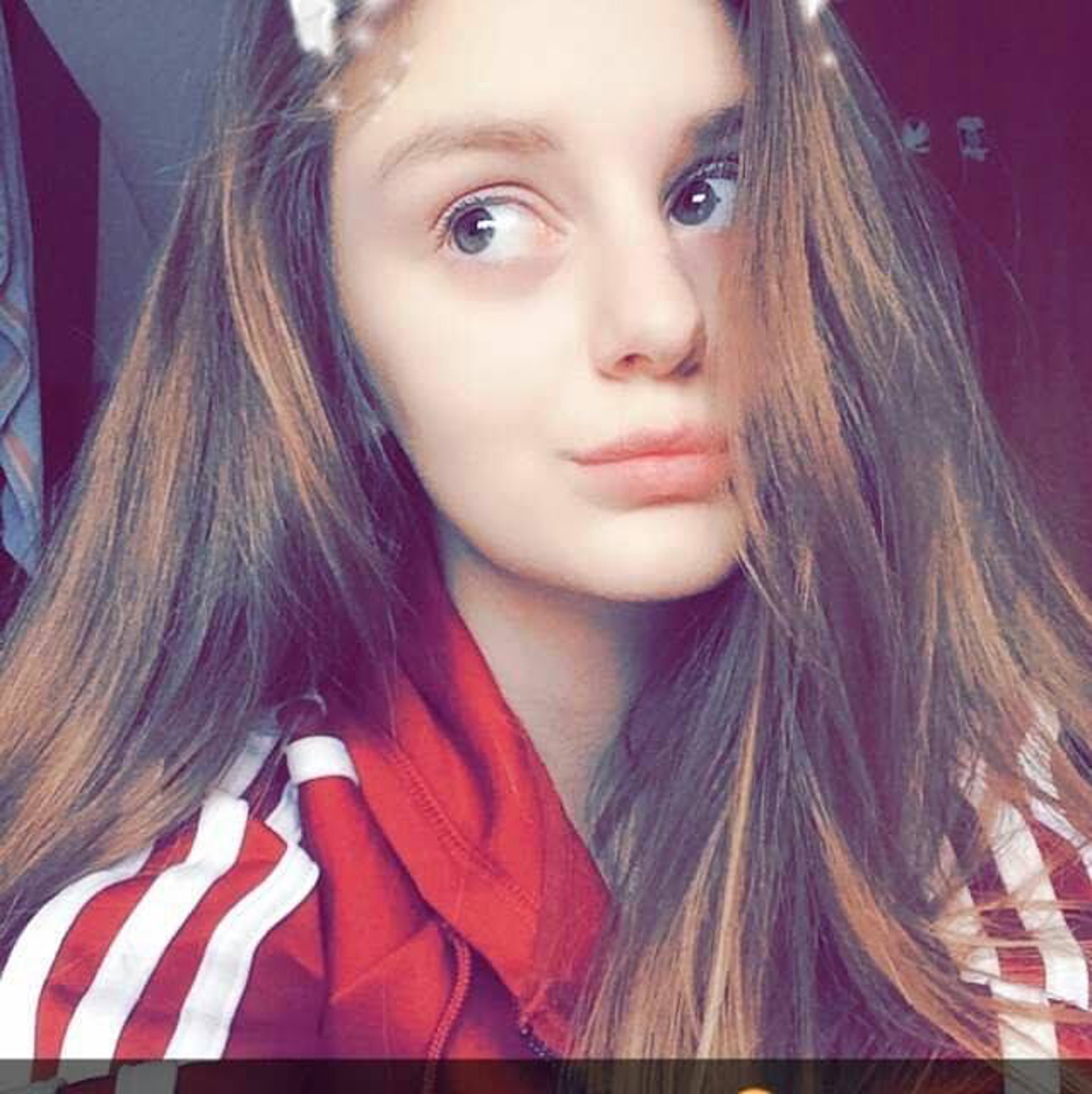 英國少女Millie Taplin長相甜美,18歲第一次去夜酒就被人下藥,幸好朋友一直陪伴身旁。(「Millie Taplin」fb圖片) 英國少女Millie Taplin長相甜美,18歲第一次去夜酒就被人下藥,幸好朋友一直陪伴身旁。(「Millie Taplin」fb圖片)