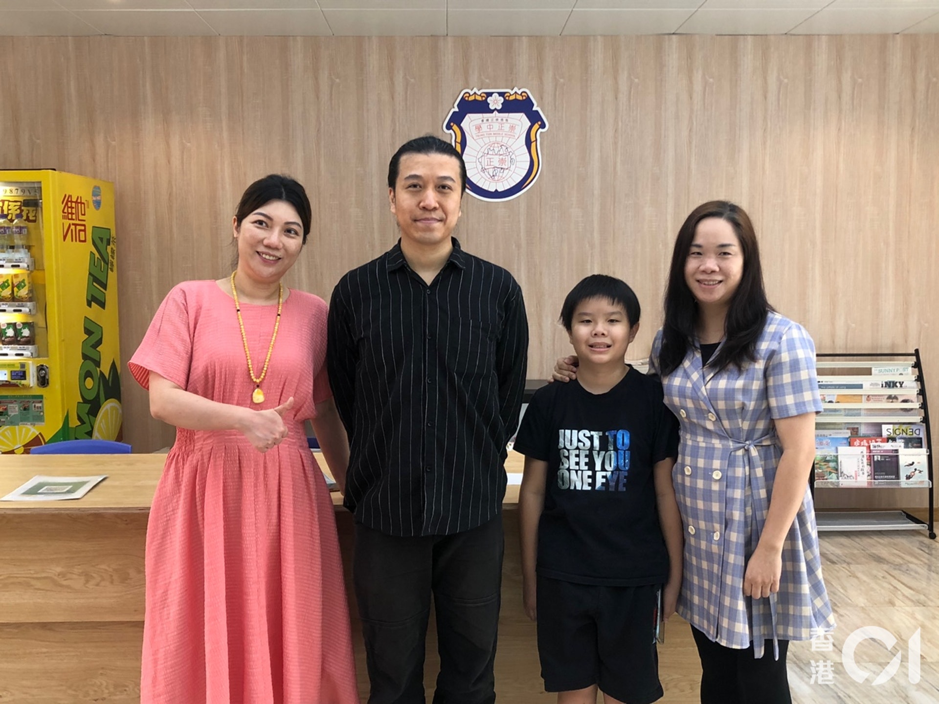 今年10歲的柯熙町同學,在中學會考考獲了2A*,2A及1B共五科的優越成績。資優生的記憶力及理解能力大多比同齡者更高,對知識可以貫穿,看事情深入,而且舉一反三。因此,需要專門培訓資優類學生的針對性課程。(黃慧姍攝) 今年10歲的柯熙町同學,在中學會考考獲了2A*,2A及1B共五科的優越成績。資優生的記憶力及理解能力大多比同齡者更高,對知識可以貫穿,看事情深入,而且舉一反三。因此,需要專門培訓資優類學生的針對性課程。(黃慧姍攝)