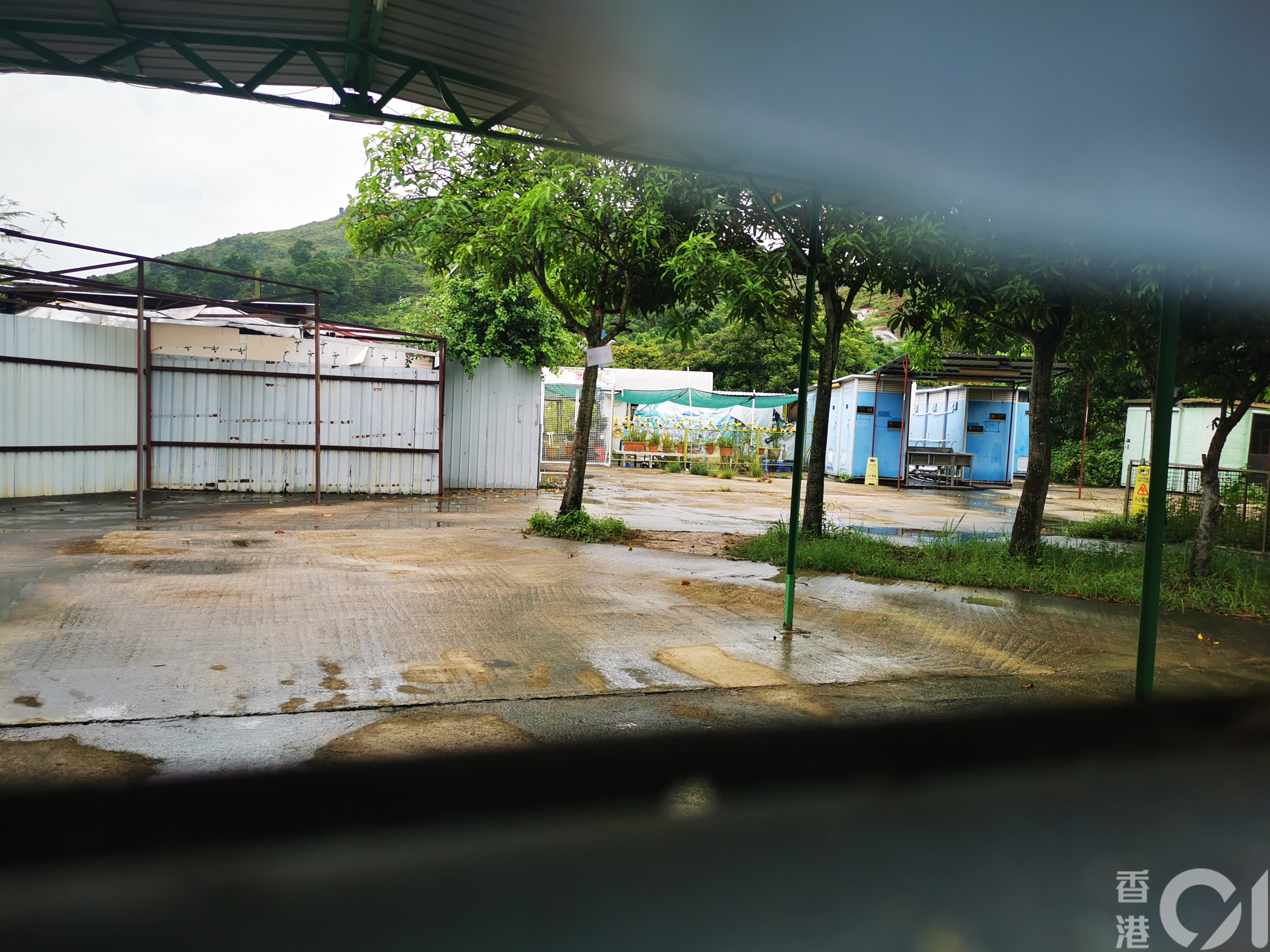 記者不獲場主批准進入農莊。(林振華攝)