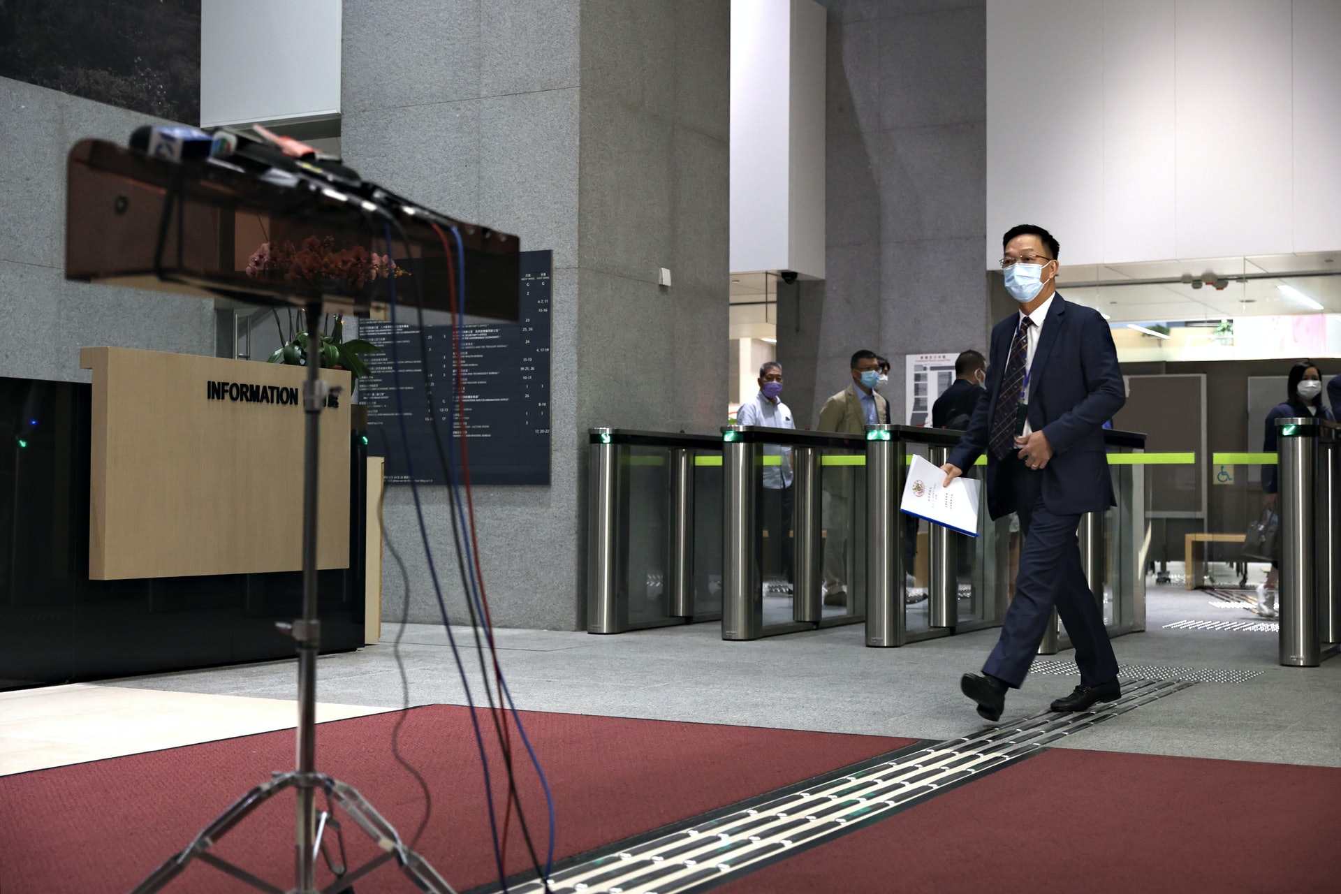 新界鄉議局8月11日向行政長官林鄭月娥提交施政報告建議書,向政府提出多項土地建議措施,包括放寬祖堂地發展限制。(歐嘉樂攝) 新界鄉議局8月11日向行政長官林鄭月娥提交施政報告建議書,向政府提出多項土地建議措施,包括放寬祖堂地發展限制。(歐嘉樂攝)