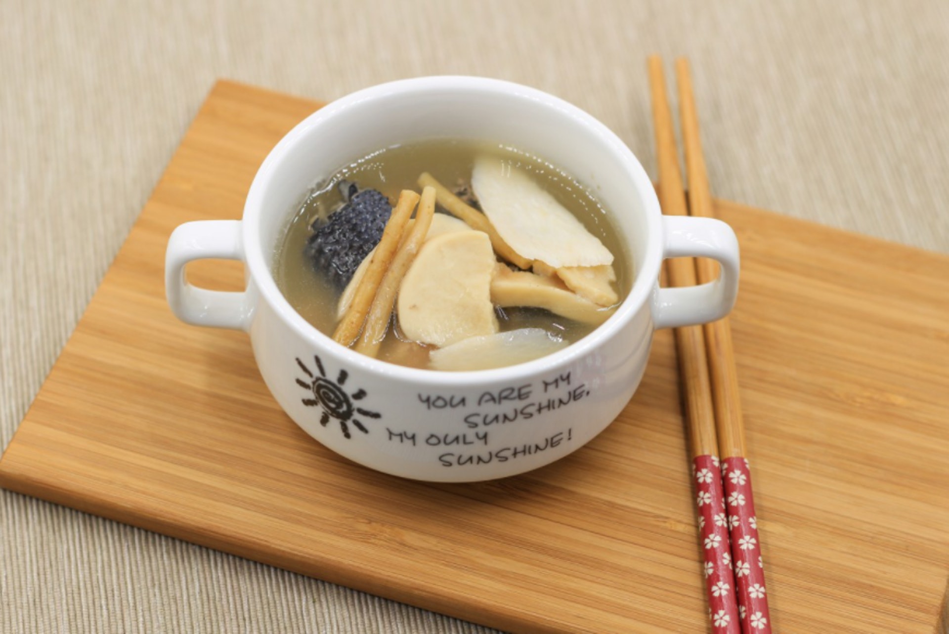 1. 姬松茸響螺片燉竹絲雞湯 1. 姬松茸響螺片燉竹絲雞湯