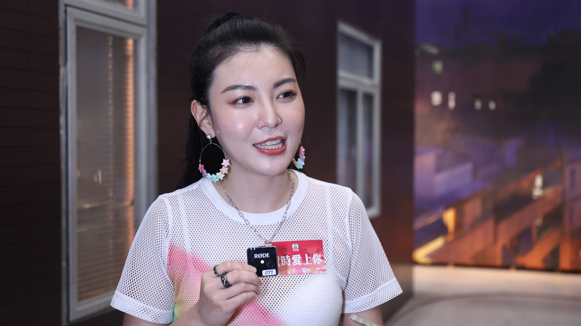 尹詩沛為袁文傑犧牲膝頭哥:拍戲成日要著五六吋高踭鞋! 尹詩沛為袁文傑犧牲膝頭哥:拍戲成日要著五六吋高踭鞋!