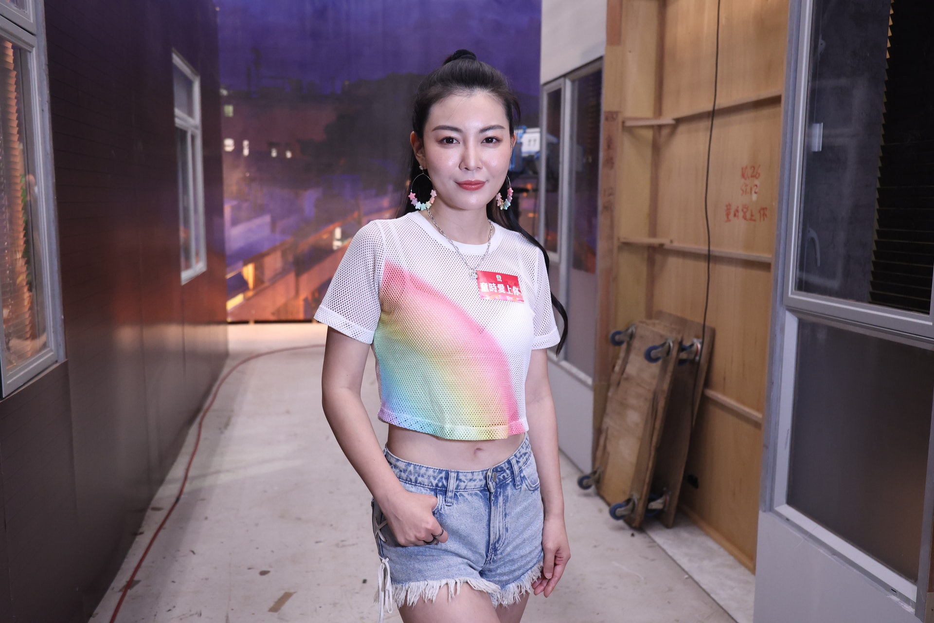 尹詩沛自嘲年紀大,已多年沒有穿高踭鞋。(梁碧玲 攝) 尹詩沛自嘲年紀大,已多年沒有穿高踭鞋。(梁碧玲 攝)