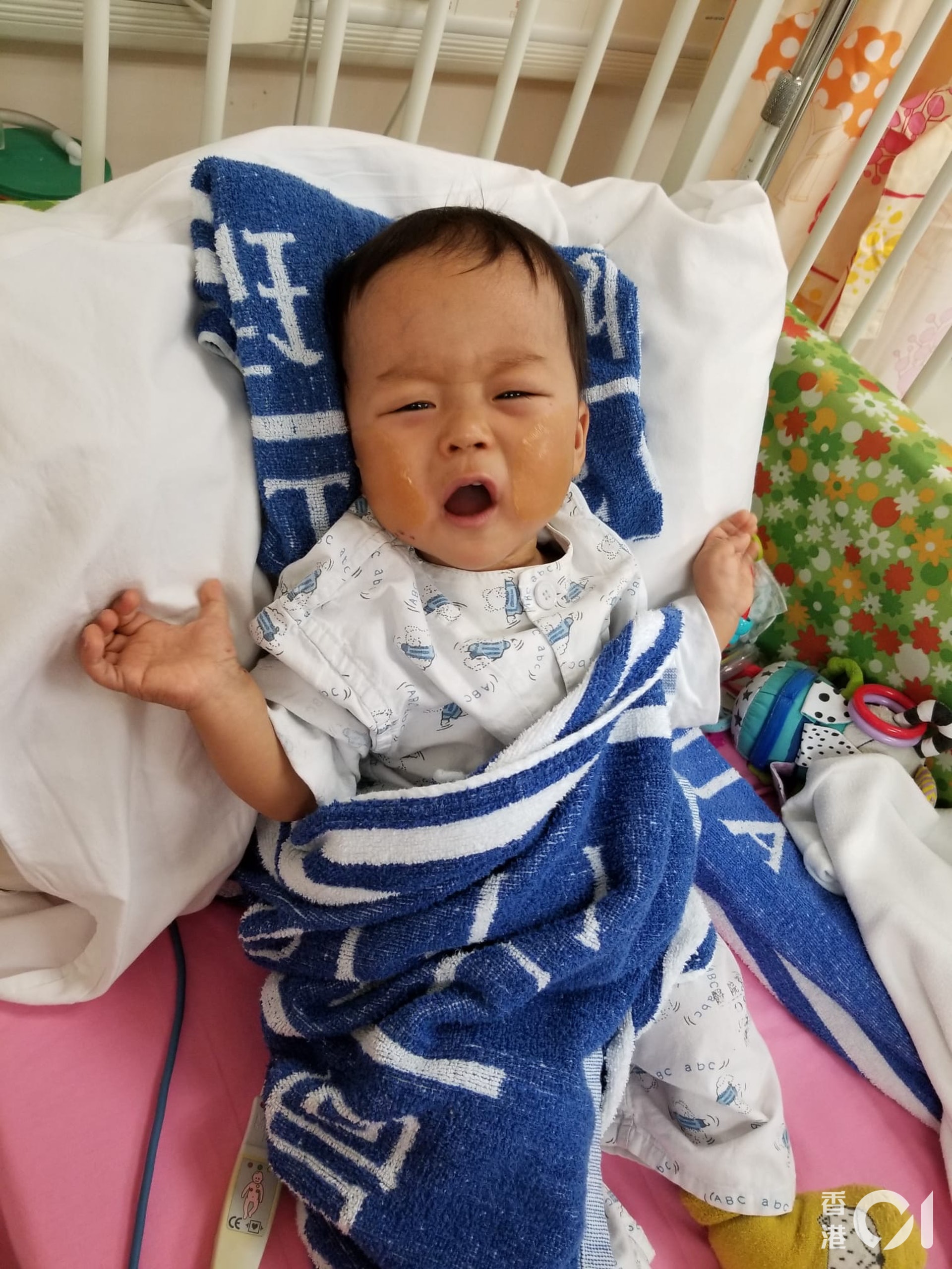羅冠中醫生是4歲「小鐵漢」的外科主診醫生。 羅冠中醫生是4歲「小鐵漢」的外科主診醫生。