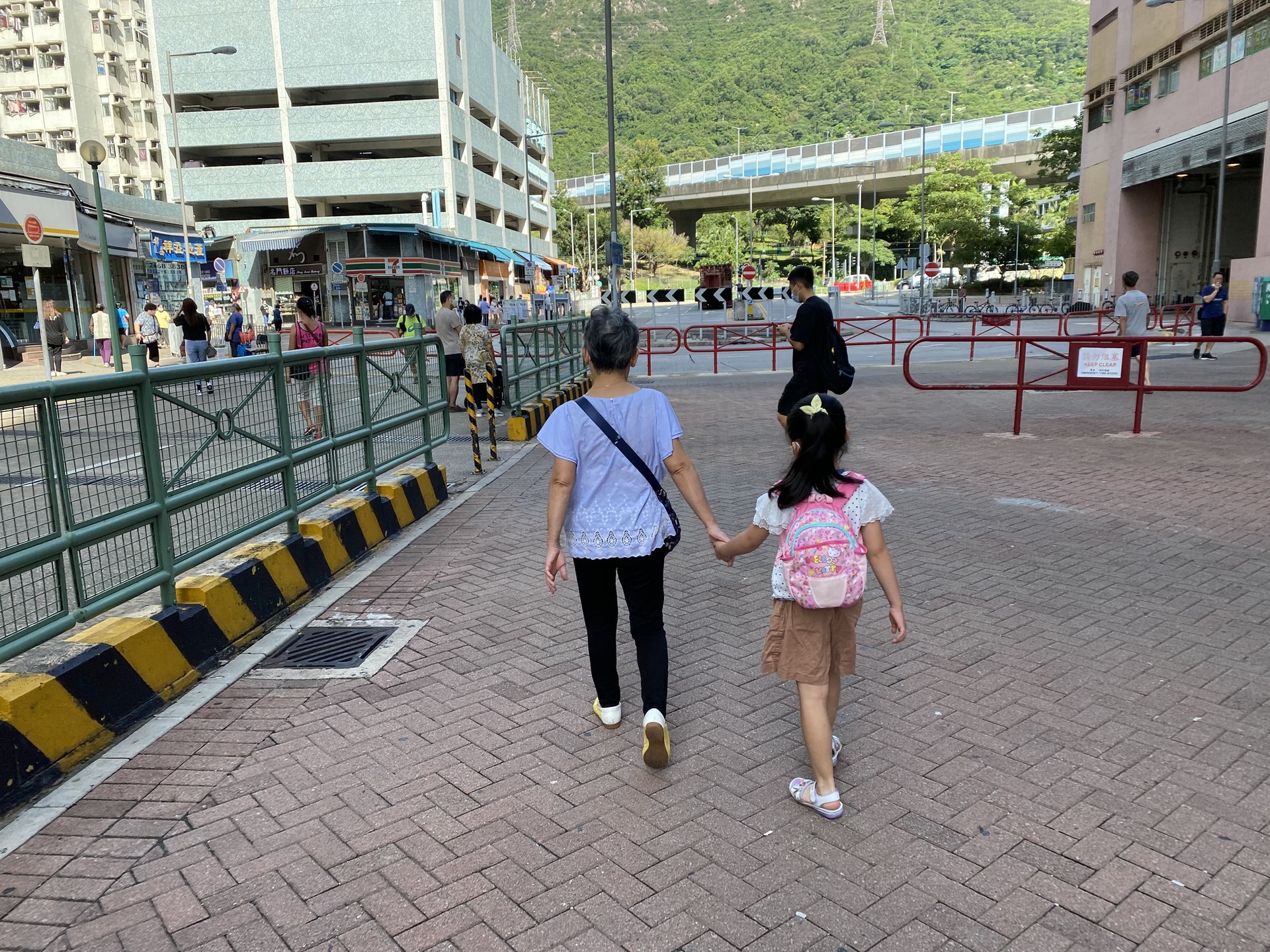 高君妍指,「如果長者核心喺家庭度,日日習慣湊孫,就好似返緊份工,突然被人炒咗,一時之間唔知點算,都好正常」。(曾鳳婷攝) 高君妍指,「如果長者核心喺家庭度,日日習慣湊孫,就好似返緊份工,突然被人炒咗,一時之間唔知點算,都好正常」。(曾鳳婷攝)