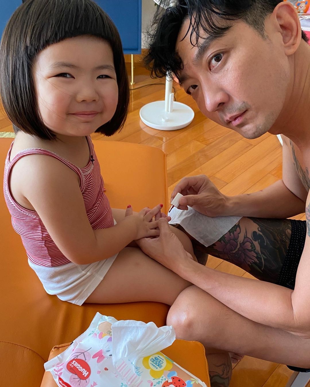 李璨琛和愛女元元。（ig@lucy.is.good)