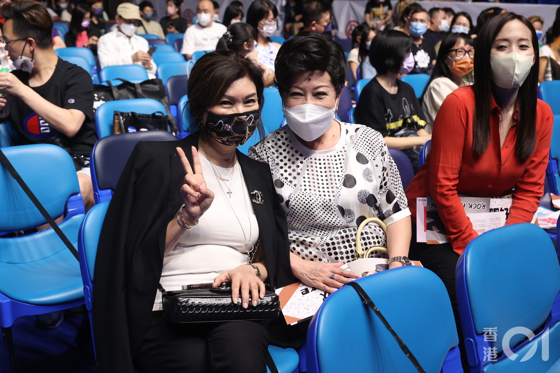 薛家燕也坐在樂易玲身旁支持後輩。(梁碧玲攝) 薛家燕也坐在樂易玲身旁支持後輩。(梁碧玲攝)