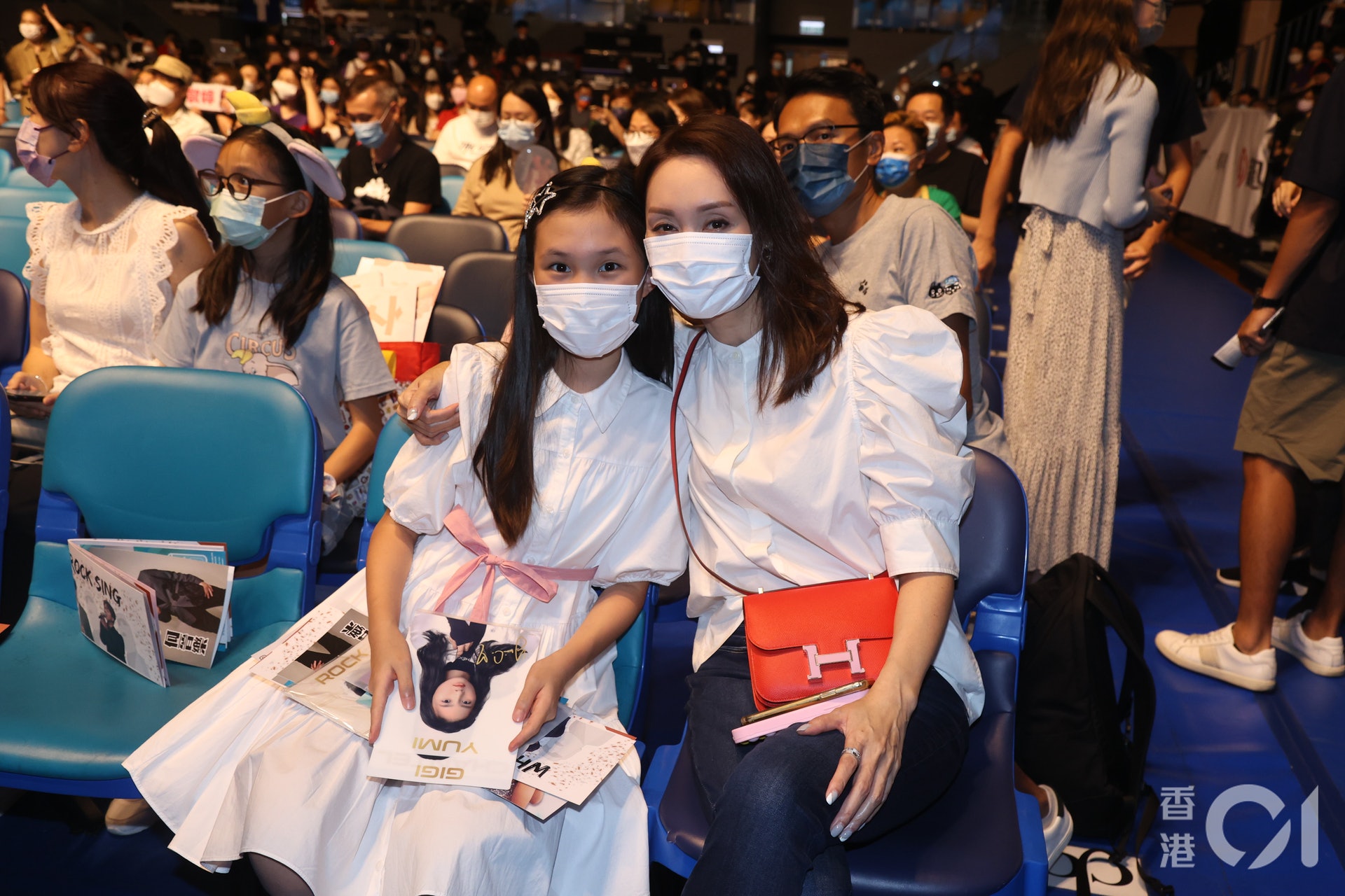 郭可盈與女兒一起欣賞演唱會。(梁碧玲攝) 郭可盈與女兒一起欣賞演唱會。(梁碧玲攝)