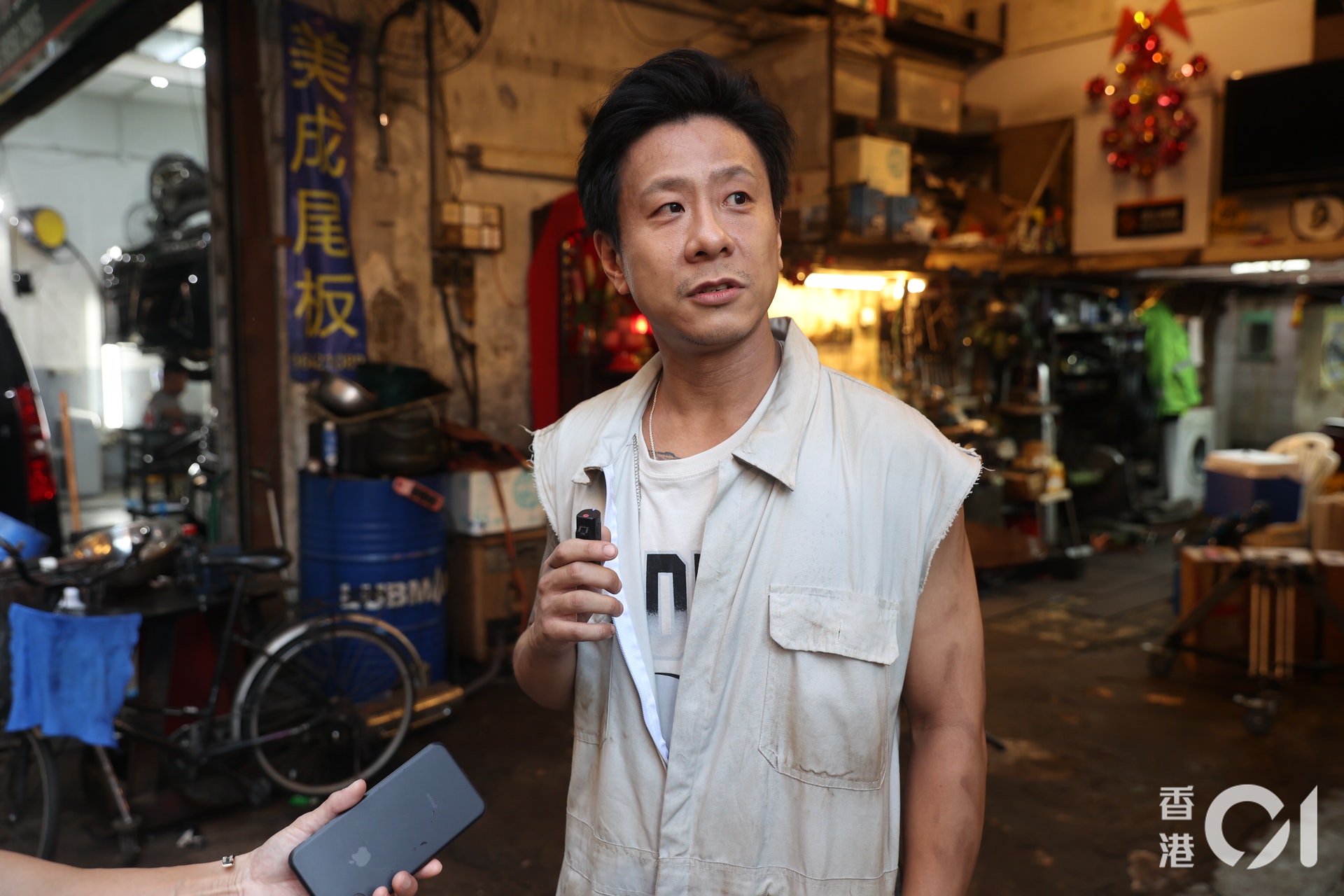 阿康一身車房仔造型,絶對入型入格。(陳順禎攝) 阿康一身車房仔造型,絶對入型入格。(陳順禎攝)