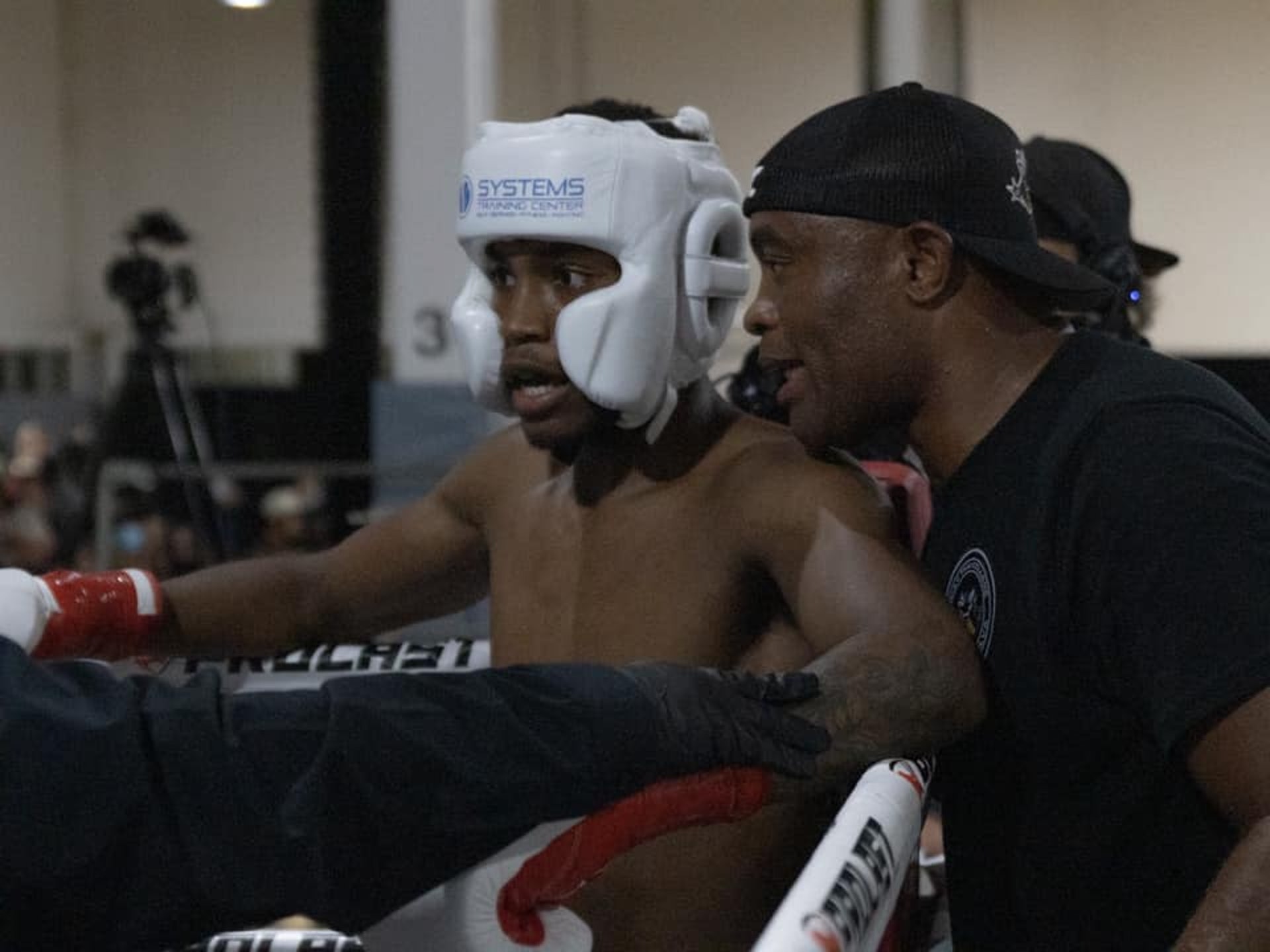 UFC拳王Anderson Silva之子初戰踢拳比賽只用8秒一擊KO對手|香港01|武備志