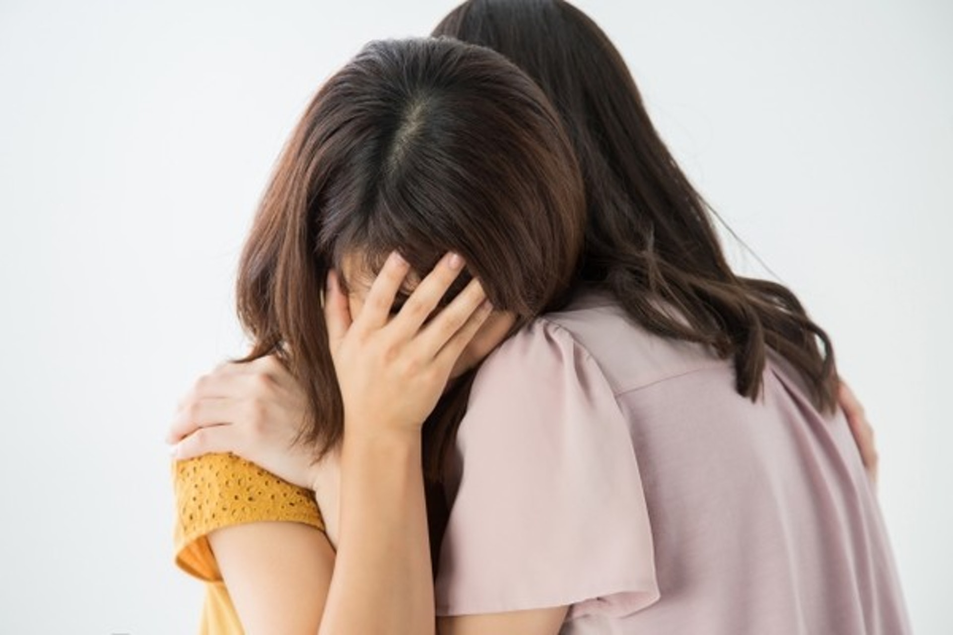 情緒專家建議,開解者說話的時間不應該超過30%,應將大部分時間交給患者訴說,而自己則主要負責聆聽。(圖片:ettoday) 情緒專家建議,開解者說話的時間不應該超過30%,應將大部分時間交給患者訴說,而自己則主要負責聆聽。(圖片:ettoday)