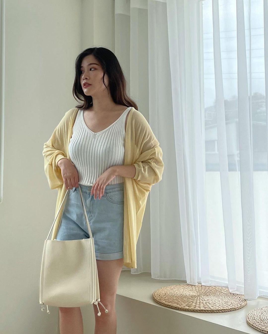 台灣Youtuber Tiffany平時會在Youtube上分享大骨架女生穿搭。(weartoeat.official@instagram)