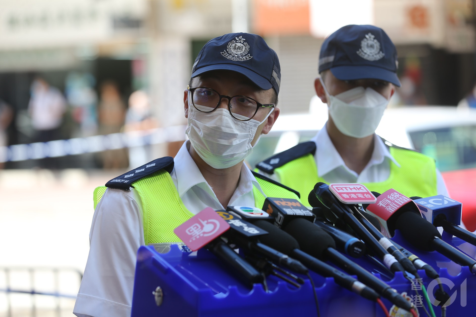 新界北總區交通意外調查組署理總督察曾嘉俊表示,的士行車方向的燈號為紅燈,而當時路面的交通燈號運作正常。(蔡正邦攝)