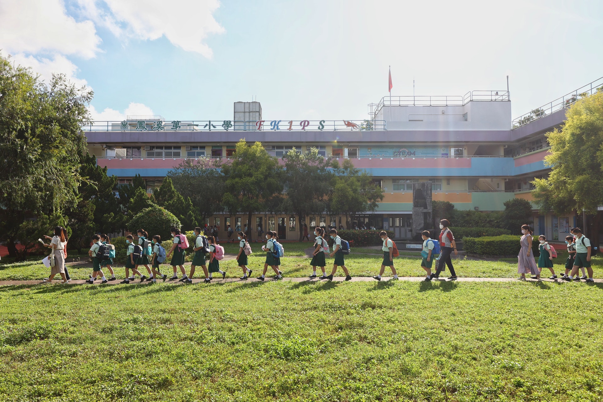 上水鳳溪第一小學8月23日舉行首天適應班,讓小二至小六學生回校提前準備學習。(張浩維攝) 上水鳳溪第一小學8月23日舉行首天適應班,讓小二至小六學生回校提前準備學習。(張浩維攝)