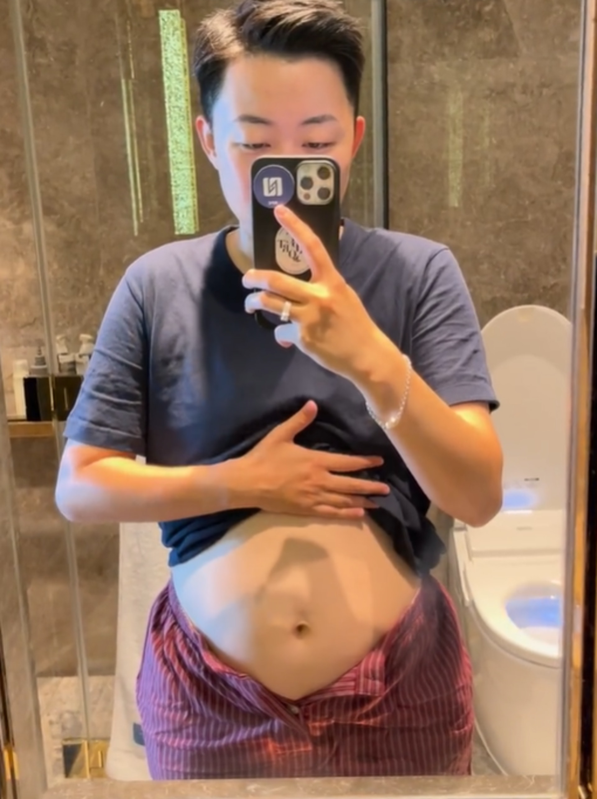 內地女CEO葉海洋,在微博宣布再次以試管嬰兒懷上第二胎。(DC藥局創始人葉海洋@微博)