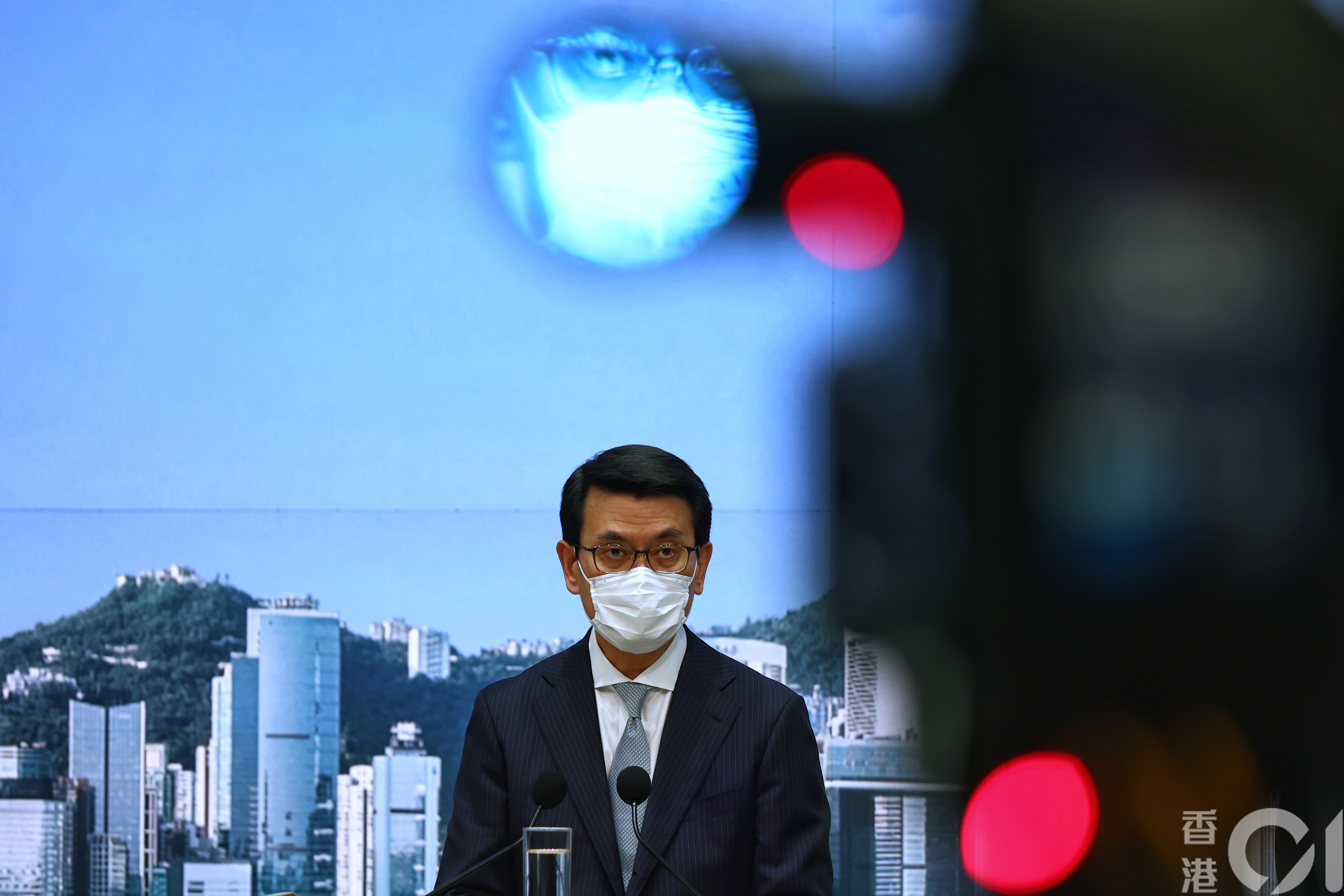 邱騰華宣布，政府修訂電檢條例，政務司司長有權要求電影「禁映」。(張浩維攝)