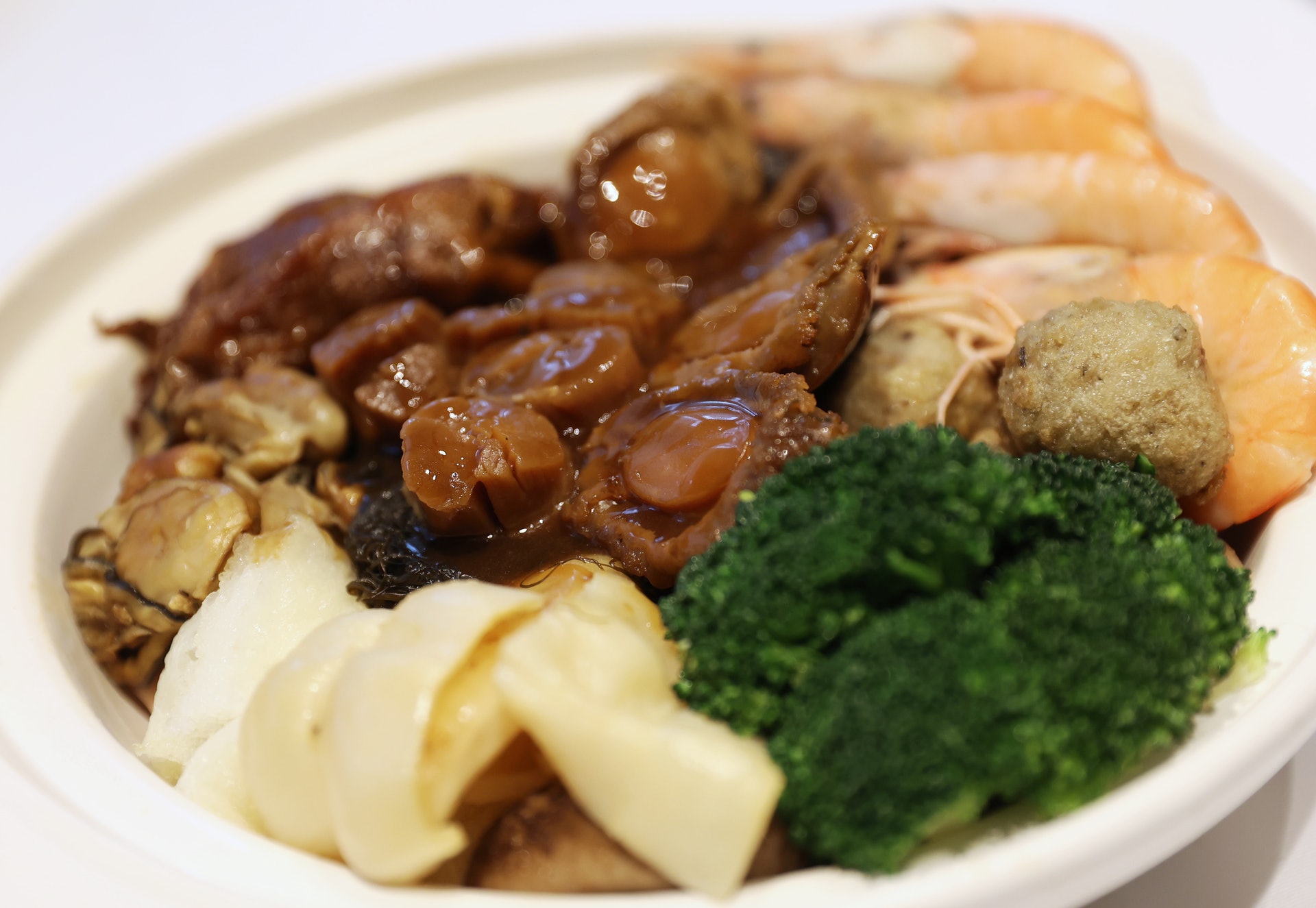 中秋佳節與家人一起團聚吃盆菜最應節!(資料圖片) 中秋佳節與家人一起團聚吃盆菜最應節!(資料圖片)
