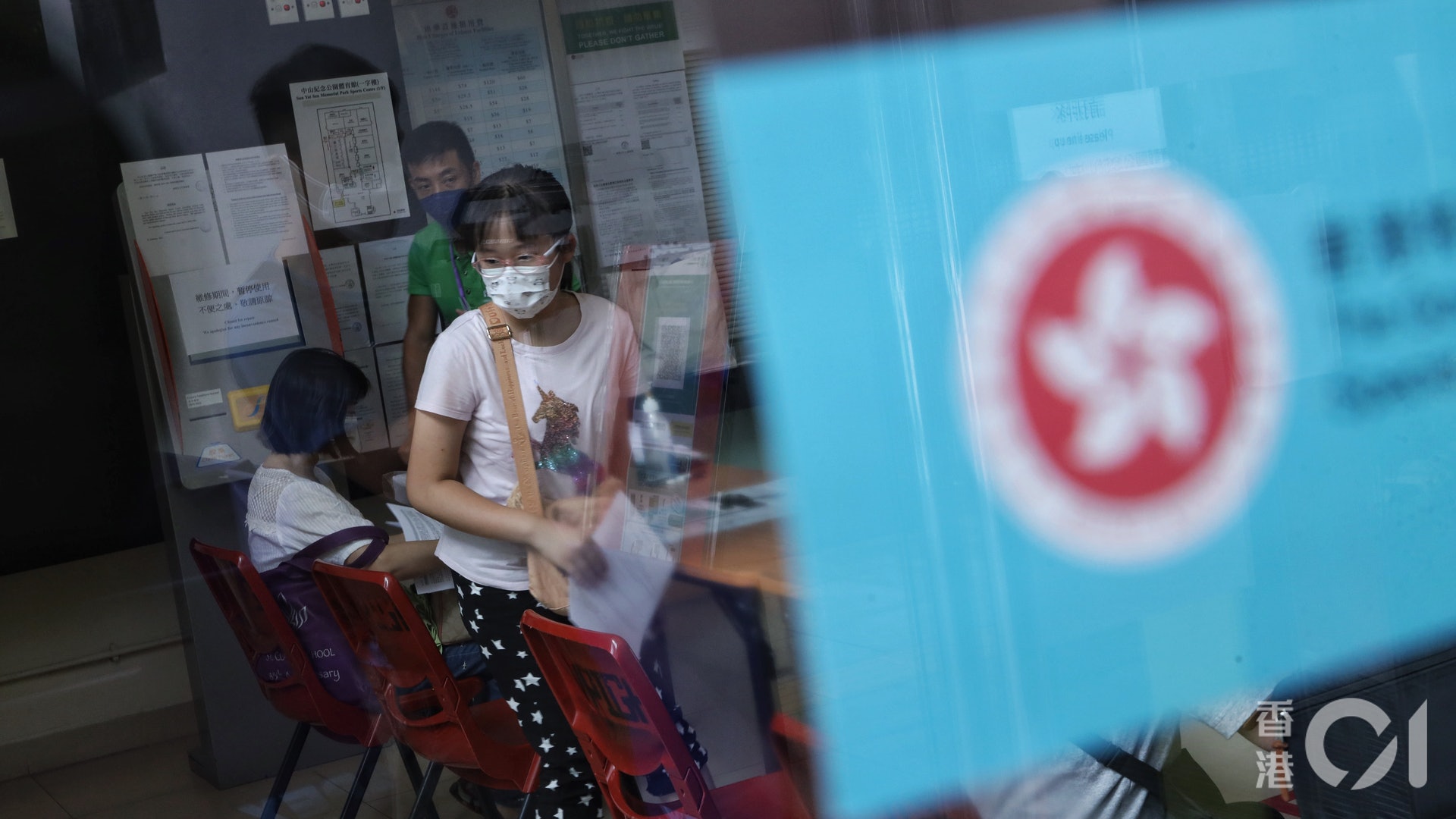 新冠疫苗|全港共接種逾741萬劑 增8,100人預約打針創新低 新冠疫苗|全港共接種逾741萬劑 增8,100人預約打針創新低