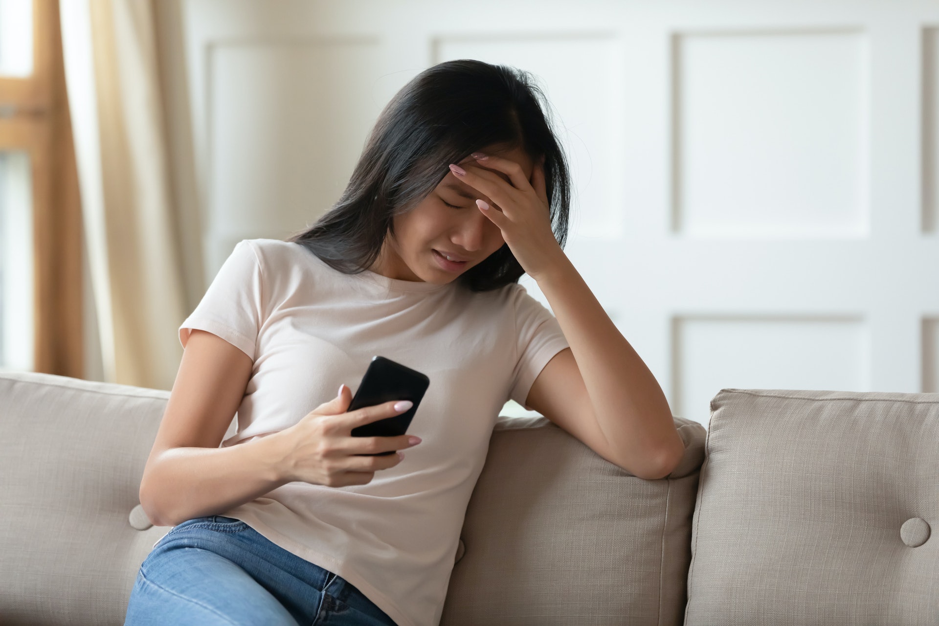 台女收到惡男要求傳送胸部照片,最後意外地是由男友出手代為化解。(GettyImages) 台女收到惡男要求傳送胸部照片,最後意外地是由男友出手代為化解。(GettyImages)