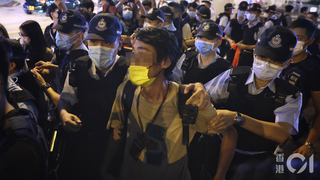 8.31兩周年|網媒記者與警爭執遭警告 涉公眾地方行為不檢被捕 8.31兩周年|網媒記者與警爭執遭警告 涉公眾地方行為不檢被捕