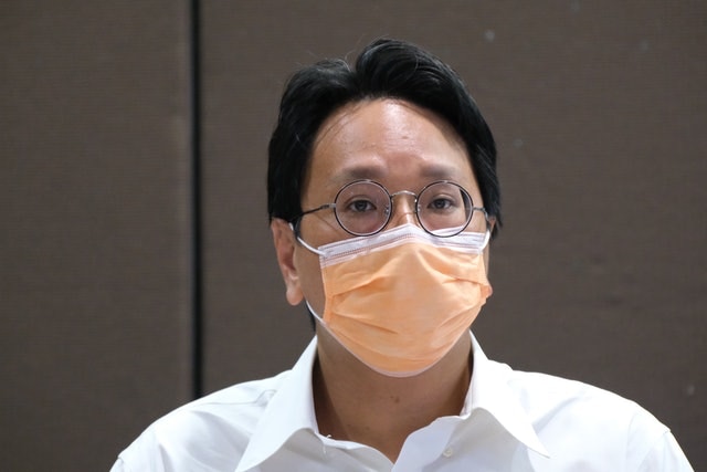 工聯會九龍東總幹事鄧家彪指，早前向800個家長就復課安排作調查，當中七成人希望可全面復課。（資料圖片）