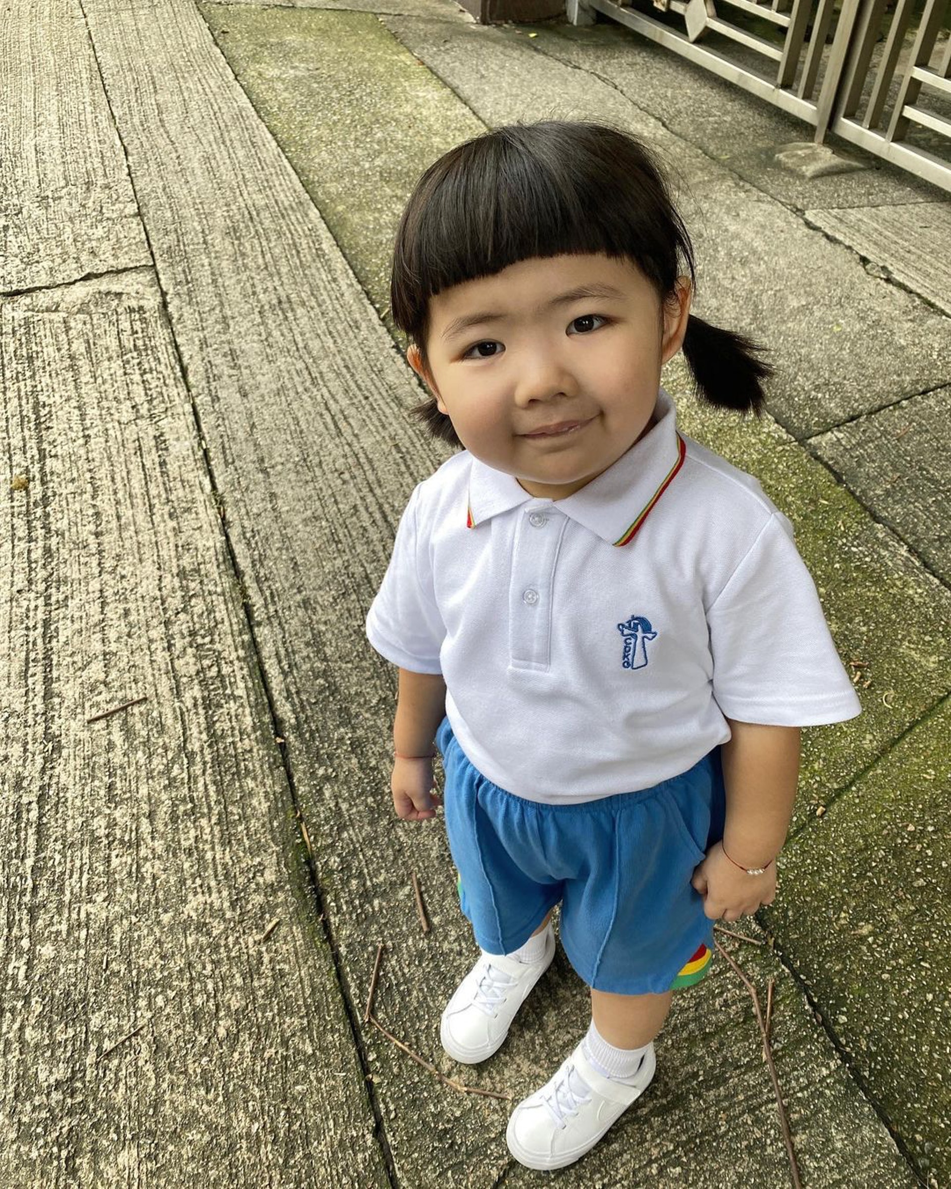 李璨琛囡囡李元元今年升K1,與很多小朋友不同,元元第一日上學完全沒有喊。(ig:lucy.is.good) 李璨琛囡囡李元元今年升K1,與很多小朋友不同,元元第一日上學完全沒有喊。(ig:lucy.is.good)