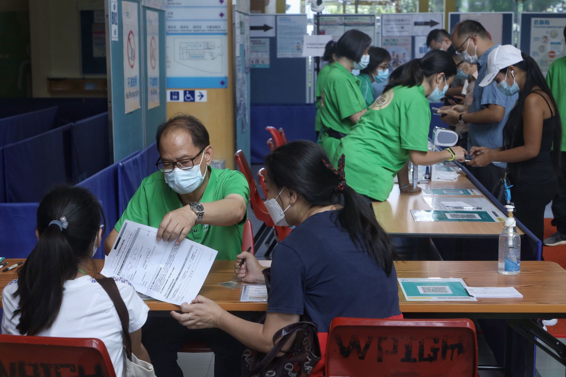 新冠疫苗｜預約人數相隔3日再跌穿1萬　累計52%市民打齊兩針