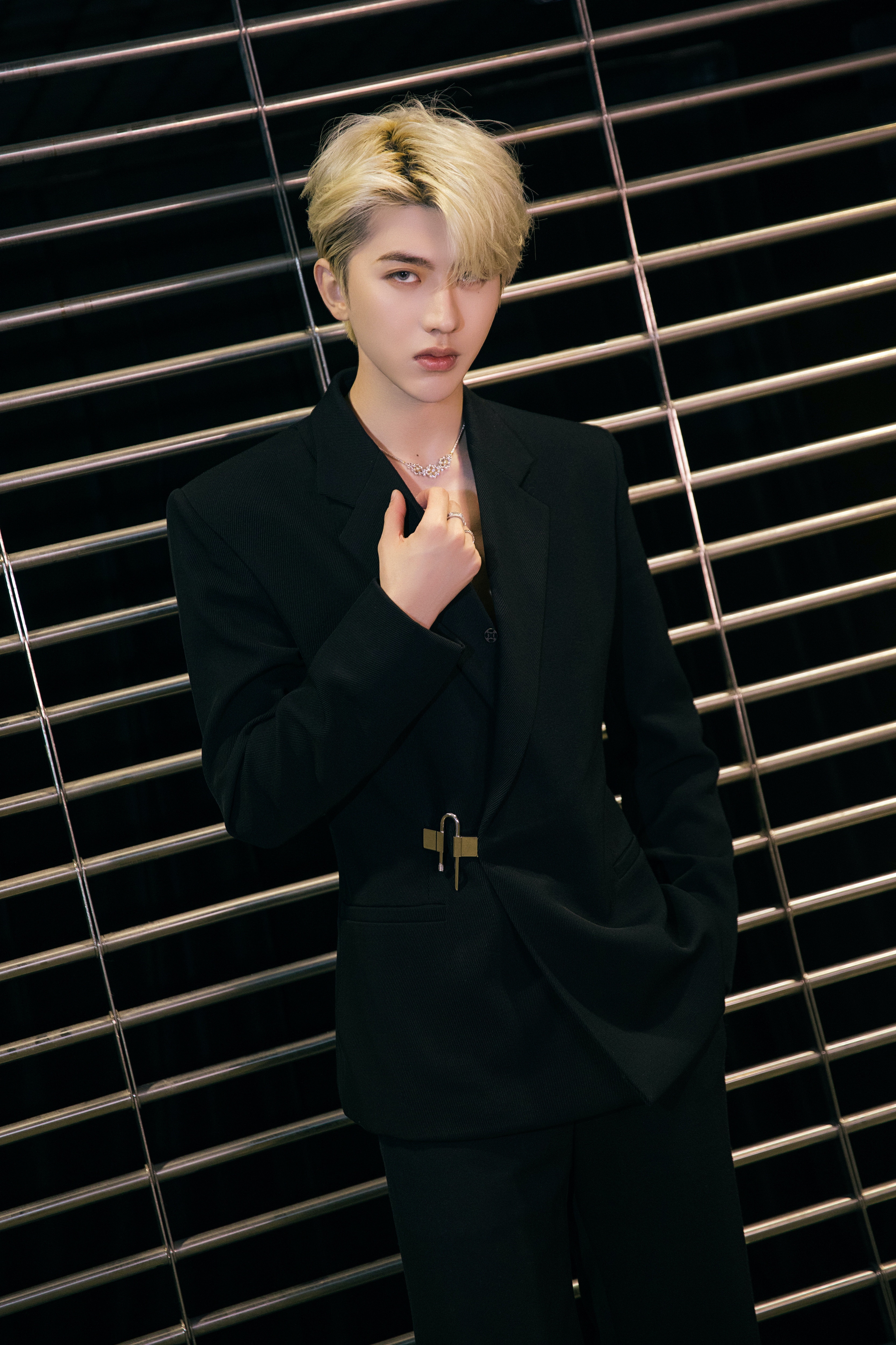 內地娘炮兵團抄韓國花美男出事鹿晗蔡徐坤都唔夠龔俊姣美