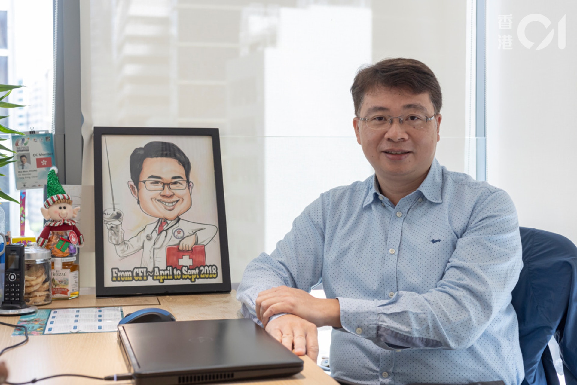 註冊物理治療師鍾惠文,由1996年起一連六屆隨港隊擔任物理治療師。(張浩維攝) 註冊物理治療師鍾惠文,由1996年起一連六屆隨港隊擔任物理治療師。(張浩維攝)