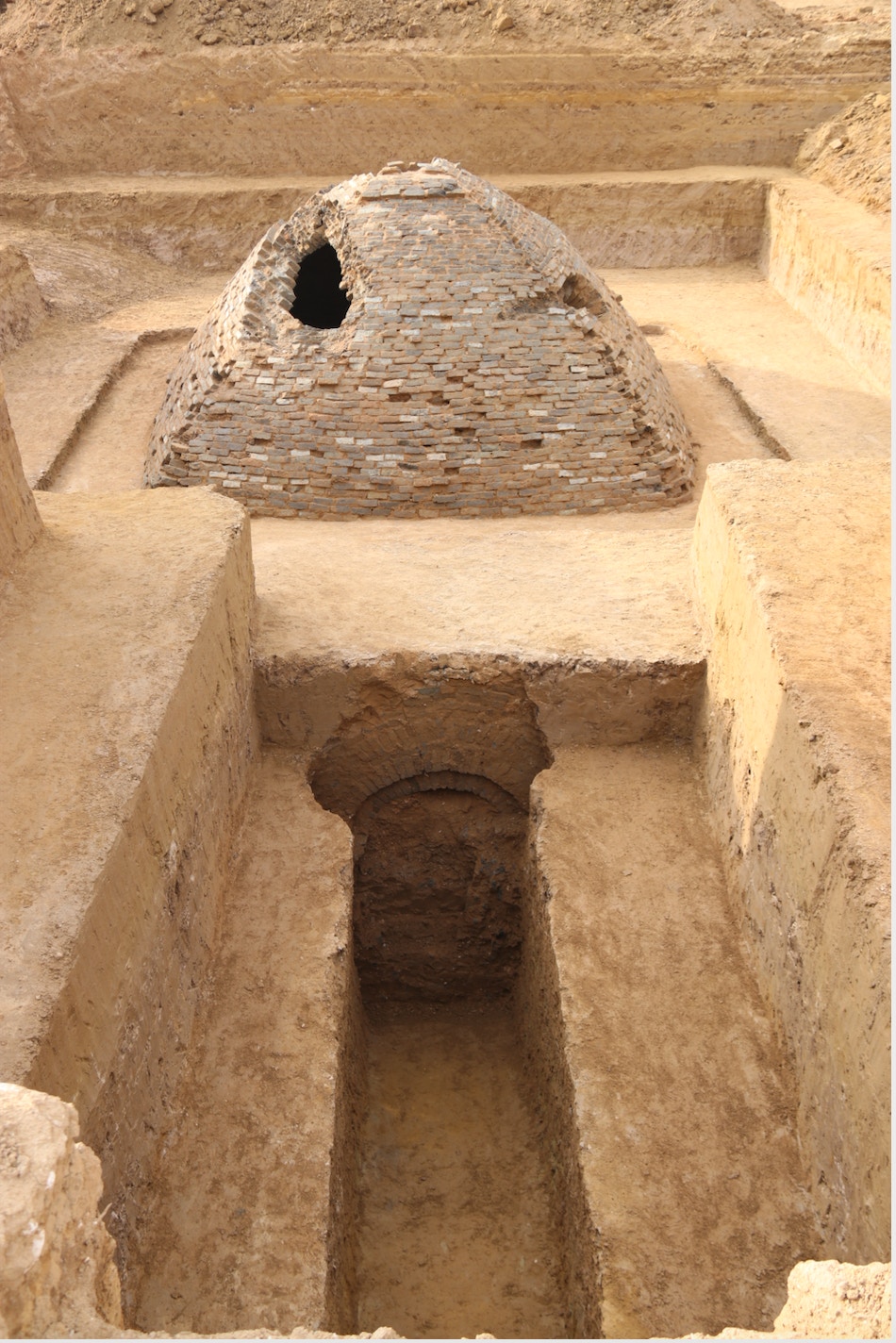 大同北魏墓葬首出土木質武士俑及鎮墓獸墓主人「賈寶」身份成謎