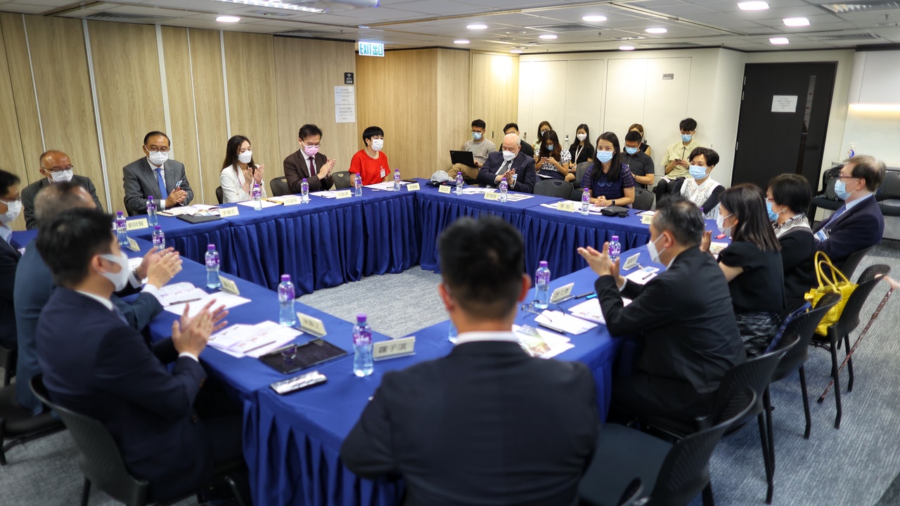 法律界選委參選人訪和解中心 劉漢銓冀愛國者治港拓業界發展空間 法律界選委參選人訪和解中心 劉漢銓冀愛國者治港拓業界發展空間