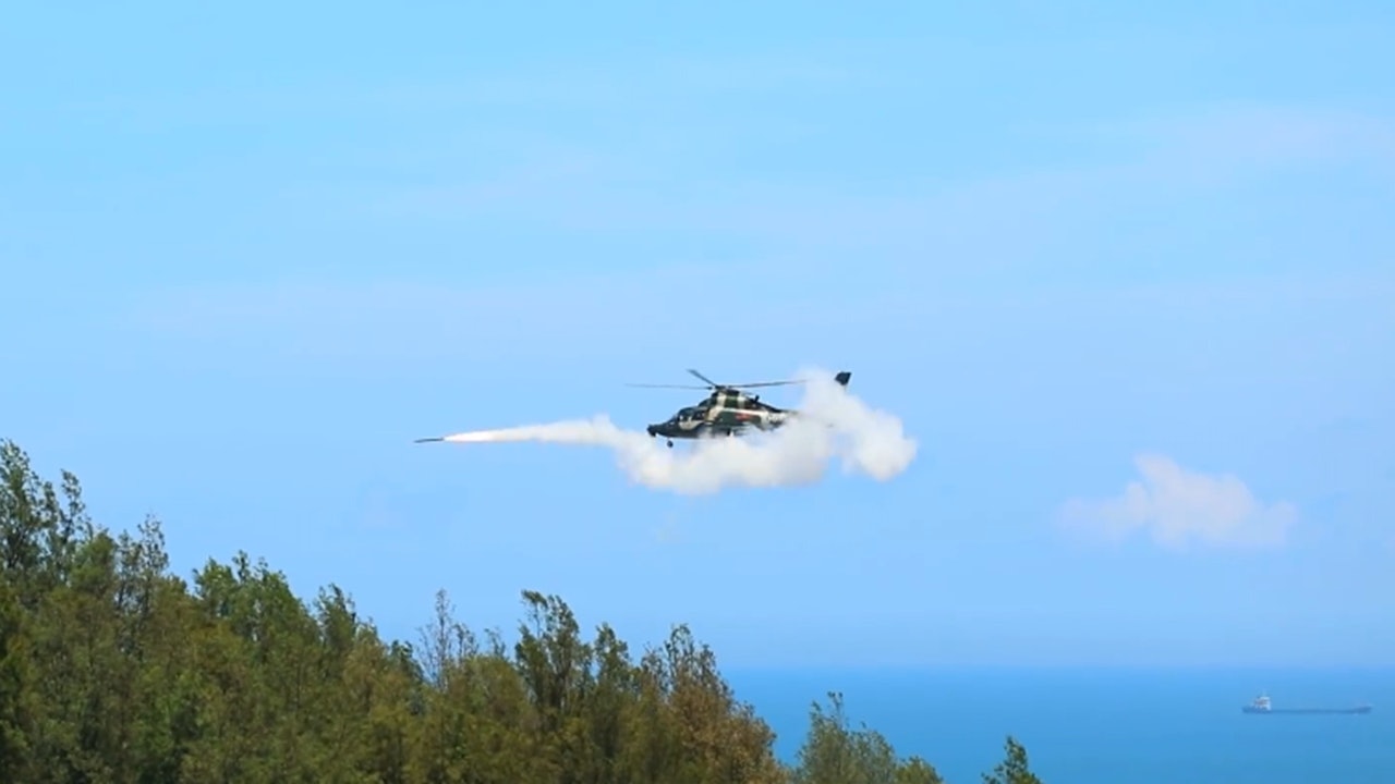 解放軍福建南部海域演練 大批武直10實彈跨海打擊島嶼碉堡 解放軍福建南部海域演練 大批武直10實彈跨海打擊島嶼碉堡