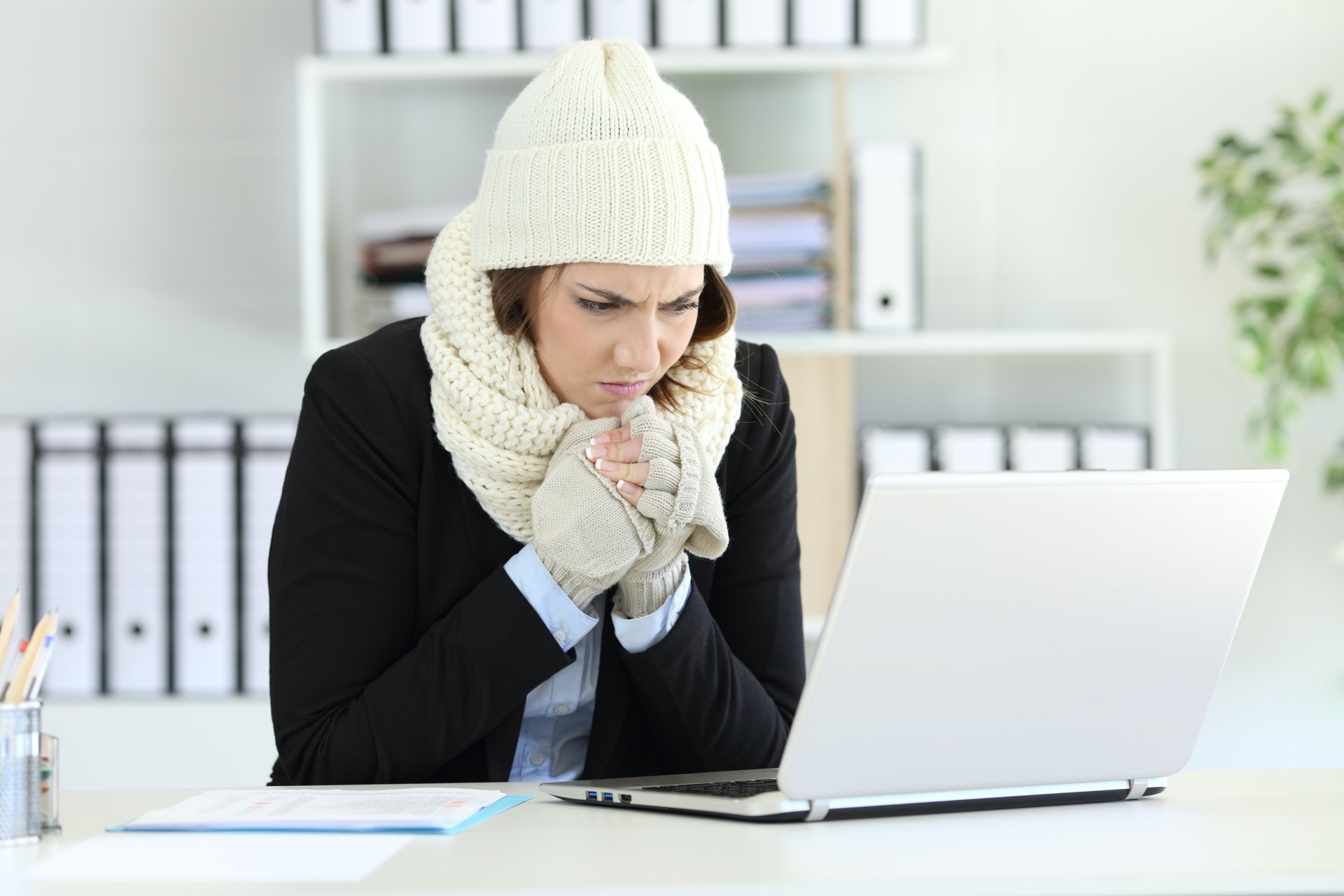 陽虛者會比常人更怕冷,不論季節都經常手腳冰冷。(圖片:ShutterStock) 陽虛者會比常人更怕冷,不論季節都經常手腳冰冷。(圖片:ShutterStock)