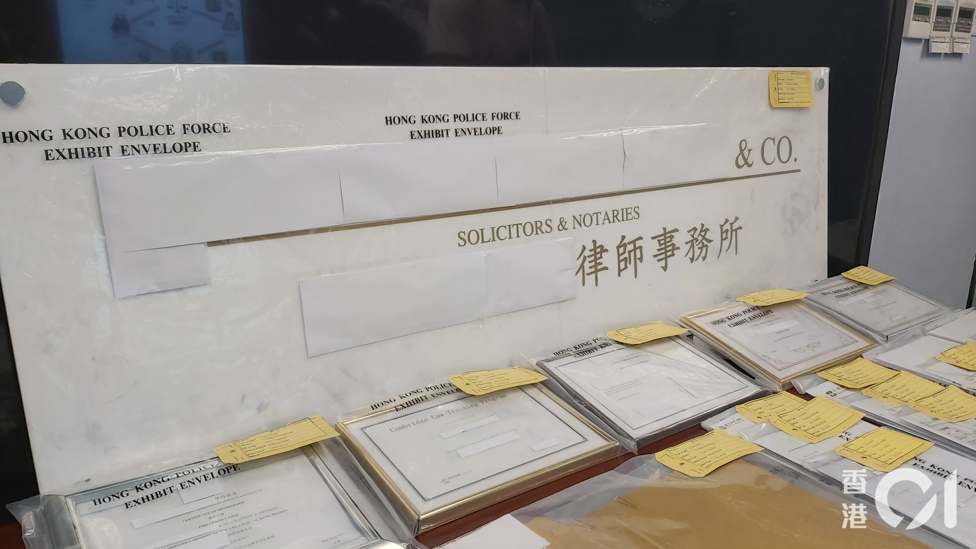 訛稱提低息樓宇按揭貸款 騙徒扮銀行及律師樓職員 警拘3男子 訛稱提低息樓宇按揭貸款 騙徒扮銀行及律師樓職員 警拘3男子