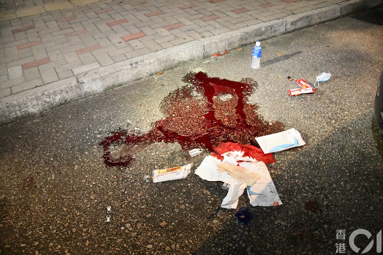 現場遺下大灘血漬。