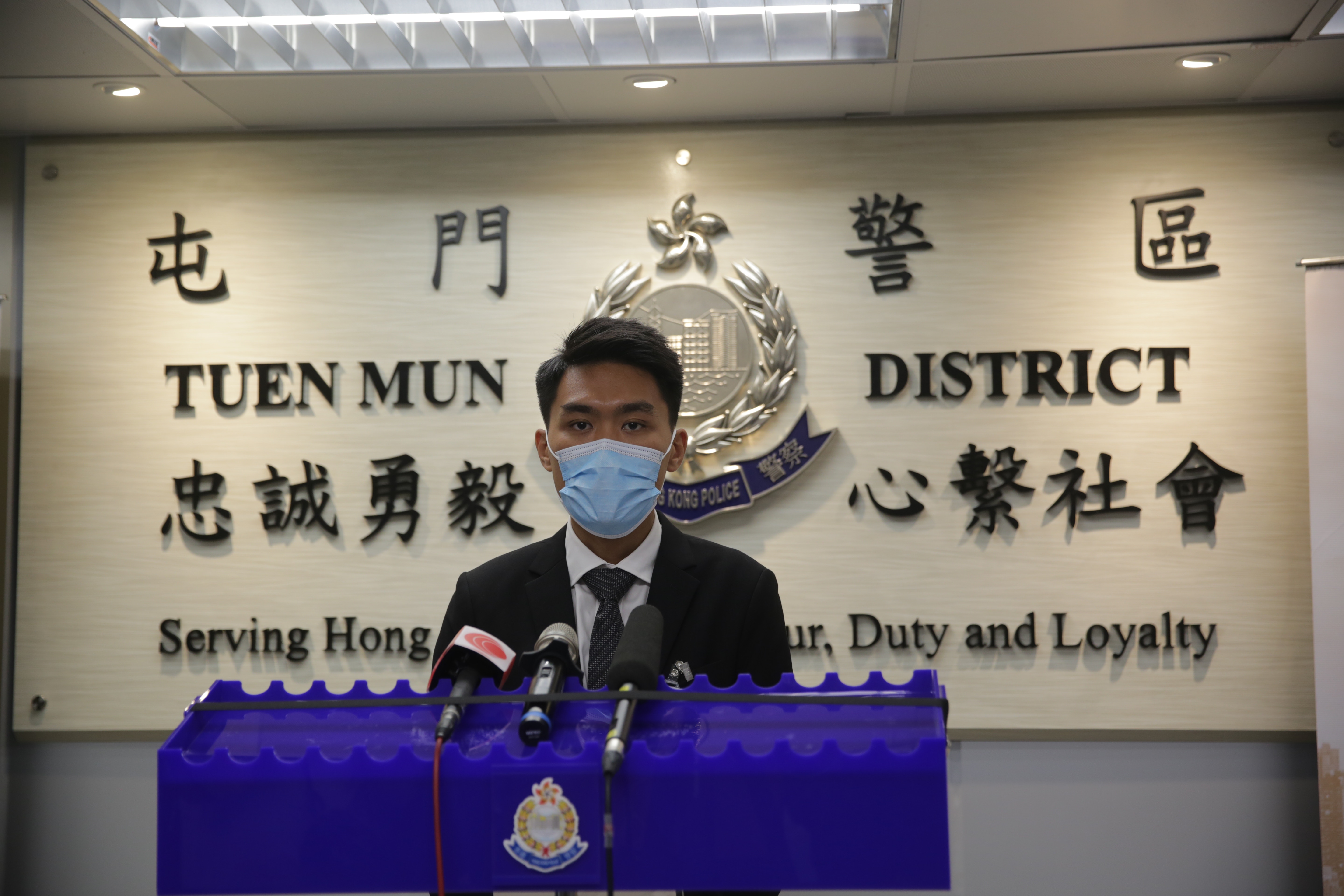 黑社會介入屯門露天停車場買賣糾紛聚眾挖掘土地警拘5名男子 香港01 突發