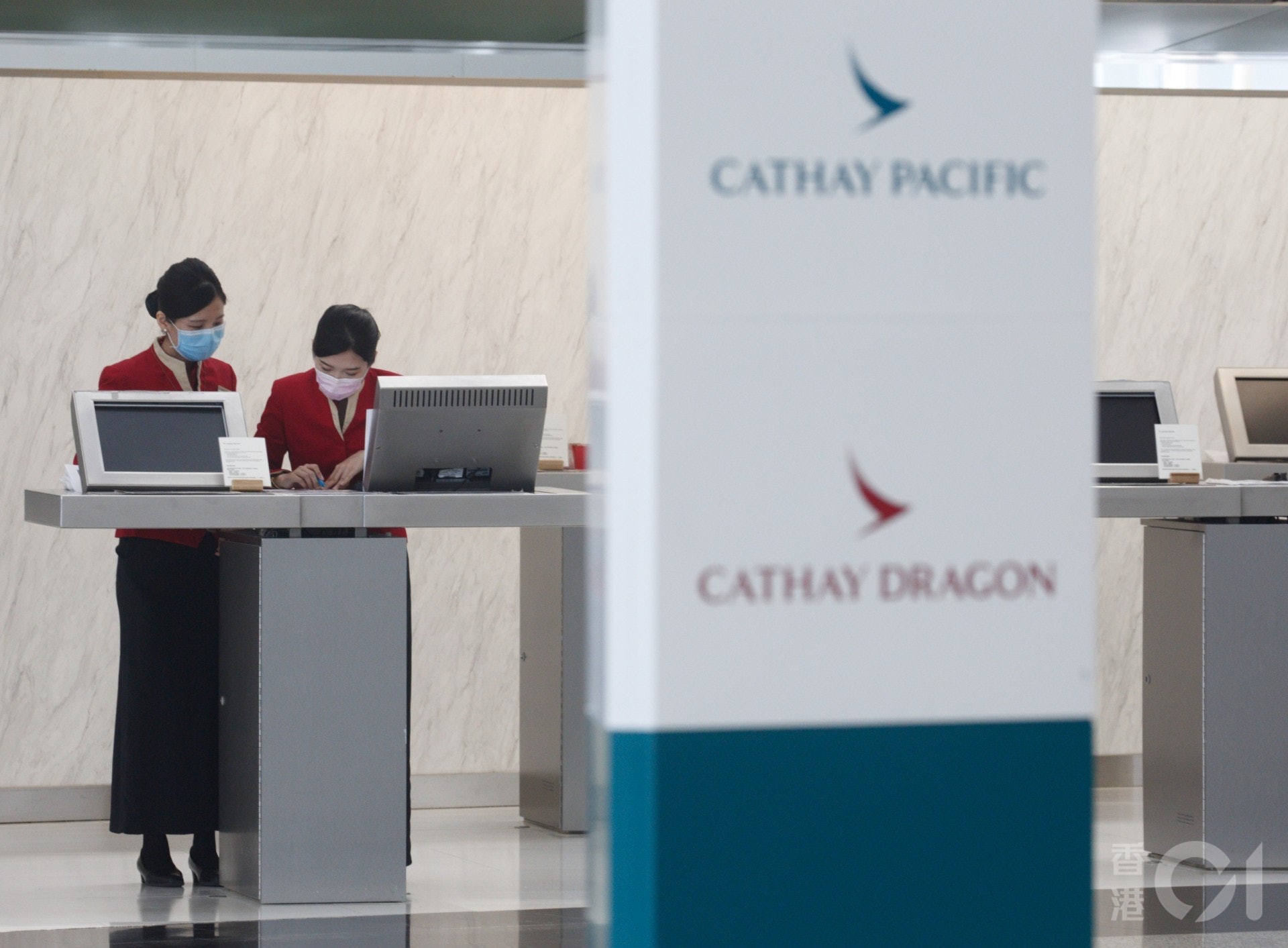 國泰航空要求豁免檢疫機組人員,回港後頭三日必須逗留家中。(資料圖片/余俊亮攝) 國泰航空要求豁免檢疫機組人員,回港後頭三日必須逗留家中。(資料圖片/余俊亮攝)