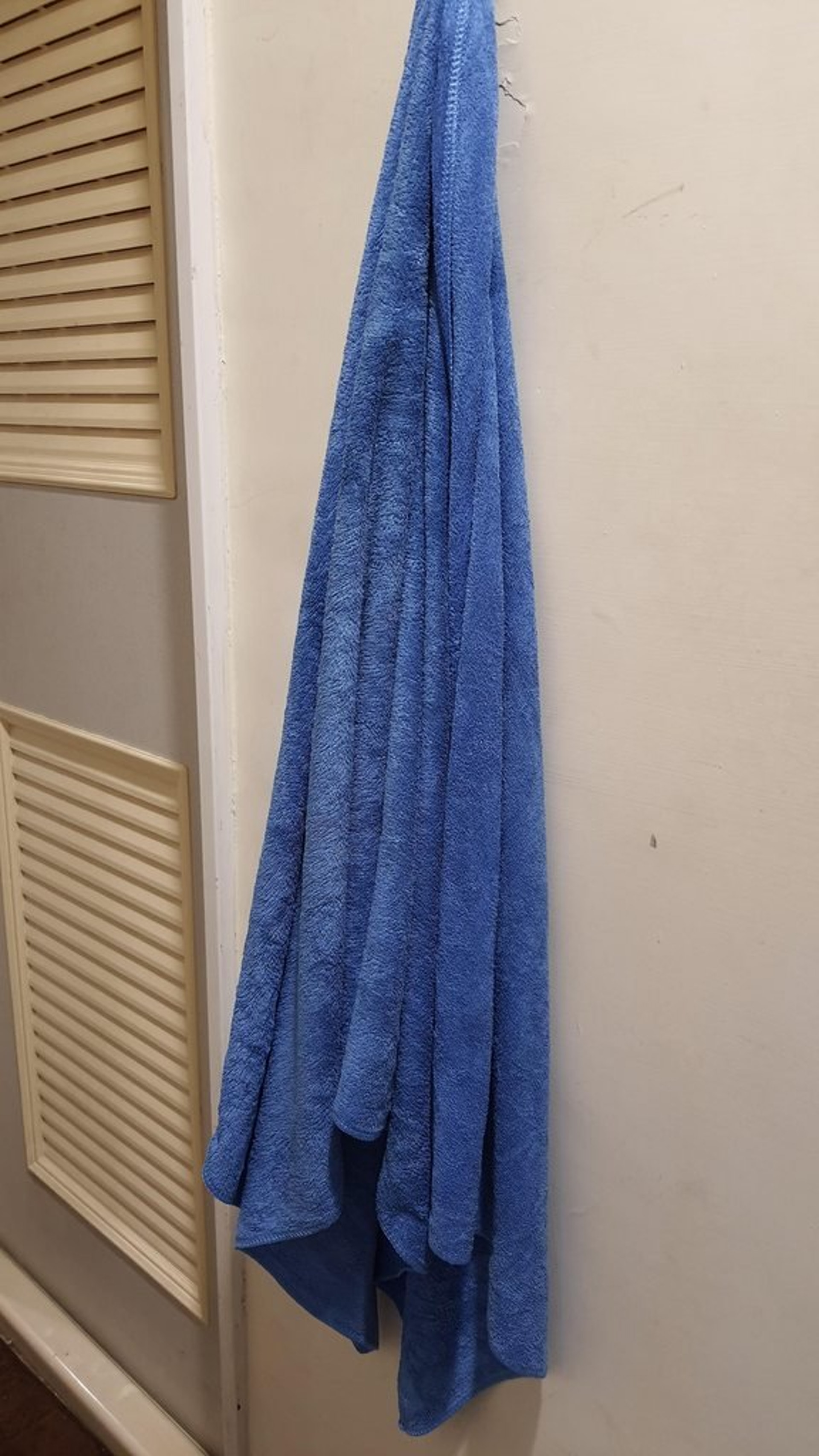 有台妻網上發文指,丈夫與家人一直都共用浴巾,其他用品如牙刷、漱口杯等亦會一起使用。(Dcard圖片) 有台妻網上發文指,丈夫與家人一直都共用浴巾,其他用品如牙刷、漱口杯等亦會一起使用。(Dcard圖片)