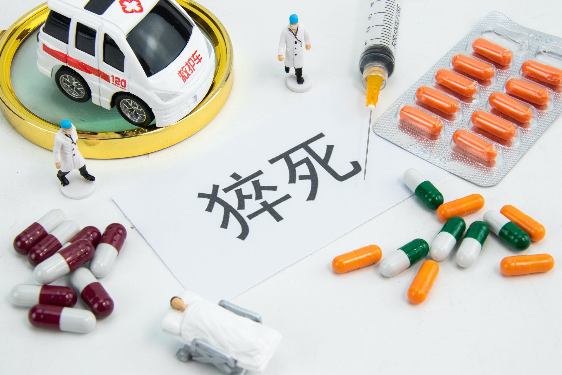 工時過長之下會更容易出現不健康生活習慣。(圖片:Sohu) 工時過長之下會更容易出現不健康生活習慣。(圖片:Sohu)