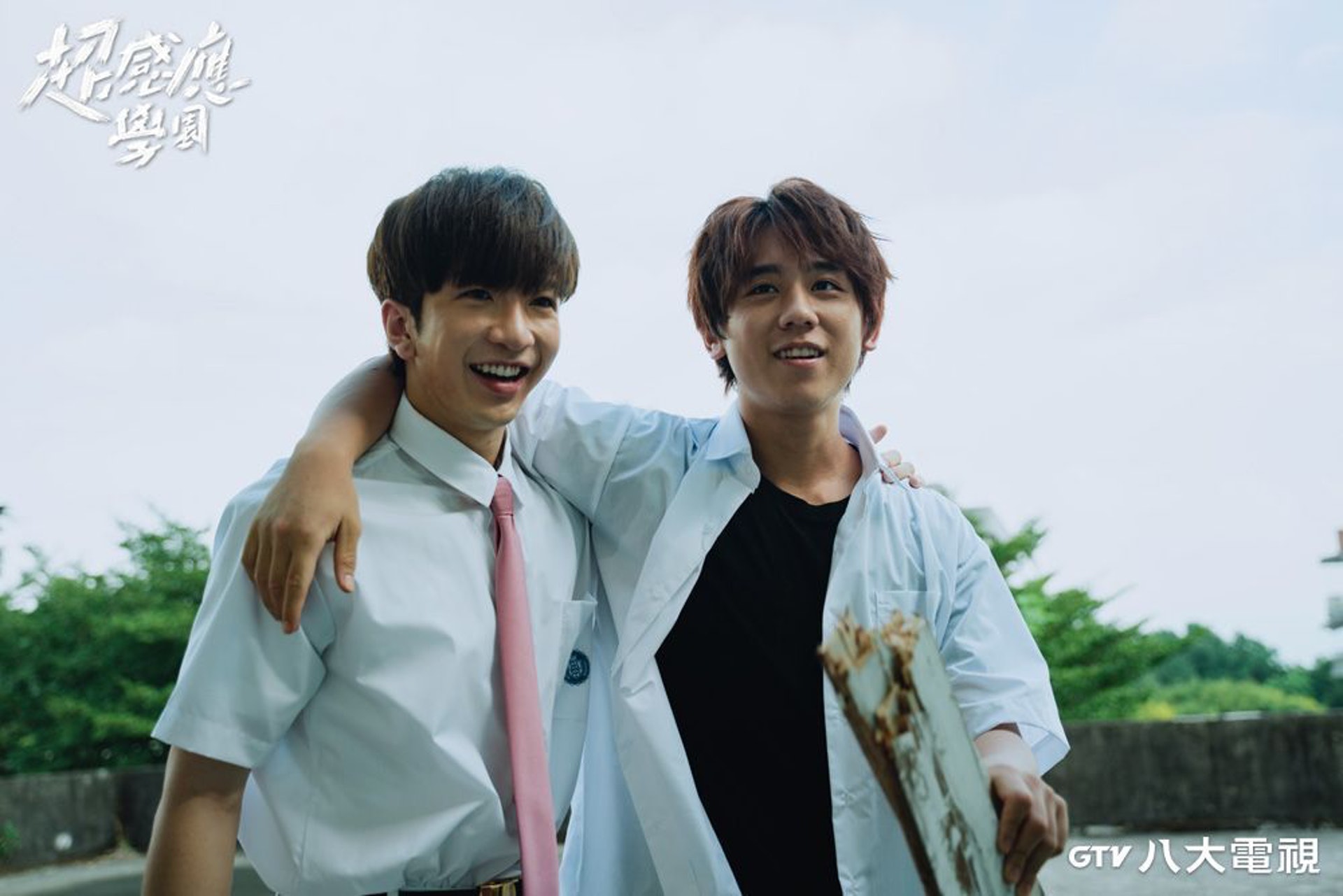 《超感應學園》的最大看點莫過於姜濤與Anson Lo兩位人氣偶像,二人更合唱片尾曲《愛不作聲 》。 《超感應學園》的最大看點莫過於姜濤與Anson Lo兩位人氣偶像,二人更合唱片尾曲《愛不作聲 》。